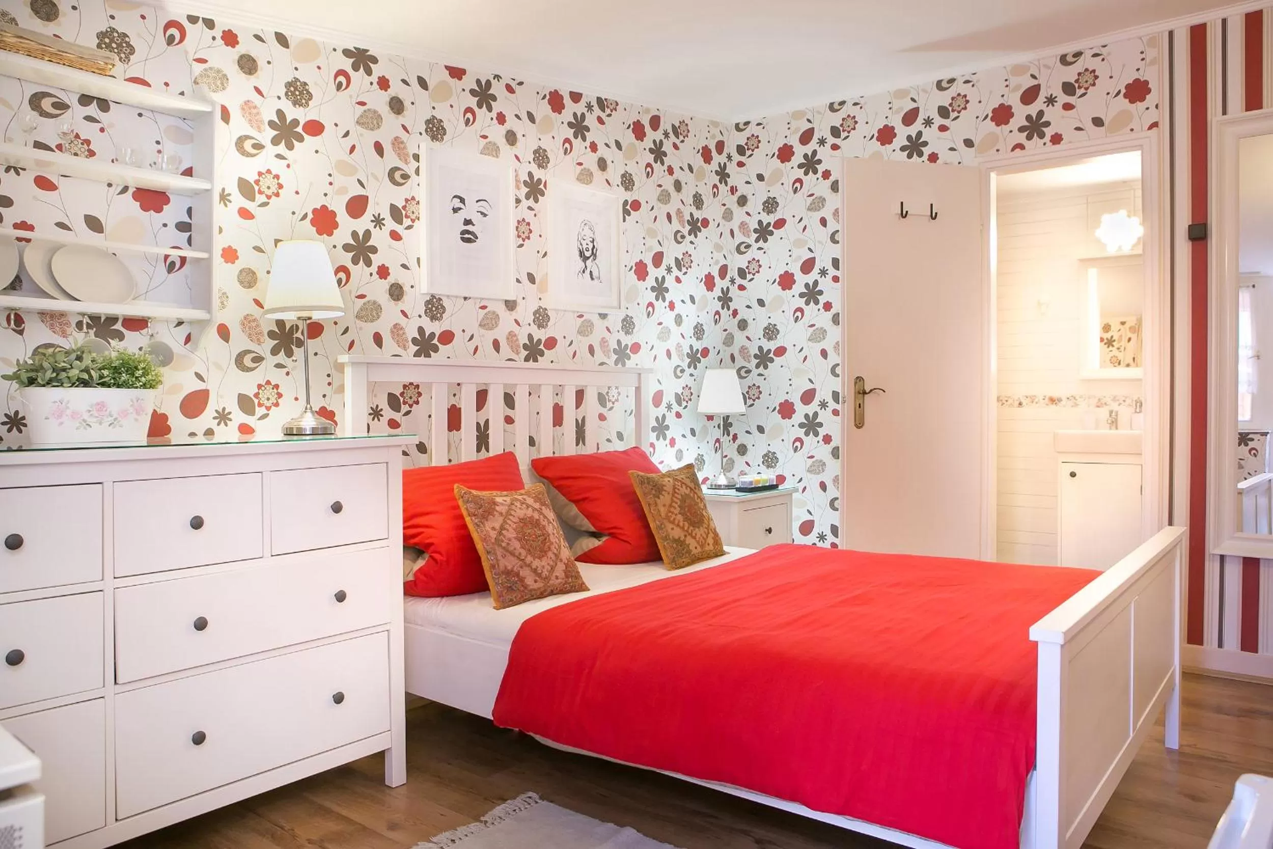 Bed in Green Park Villa