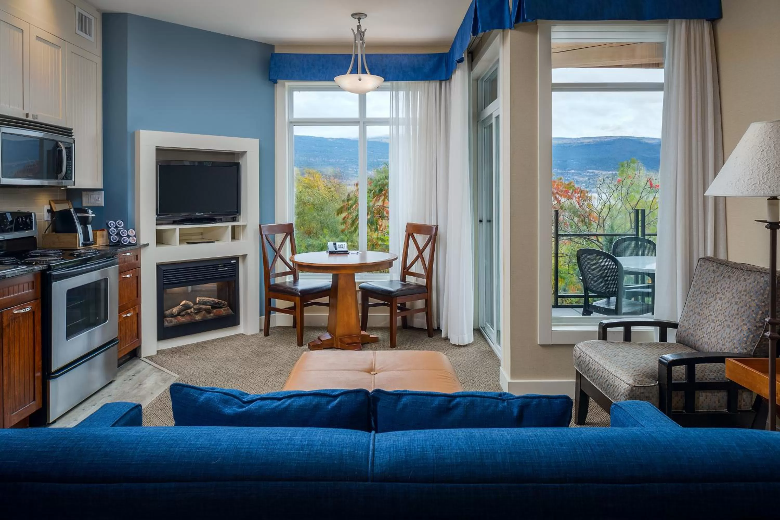 Living room in Summerland Waterfront Resort & Spa