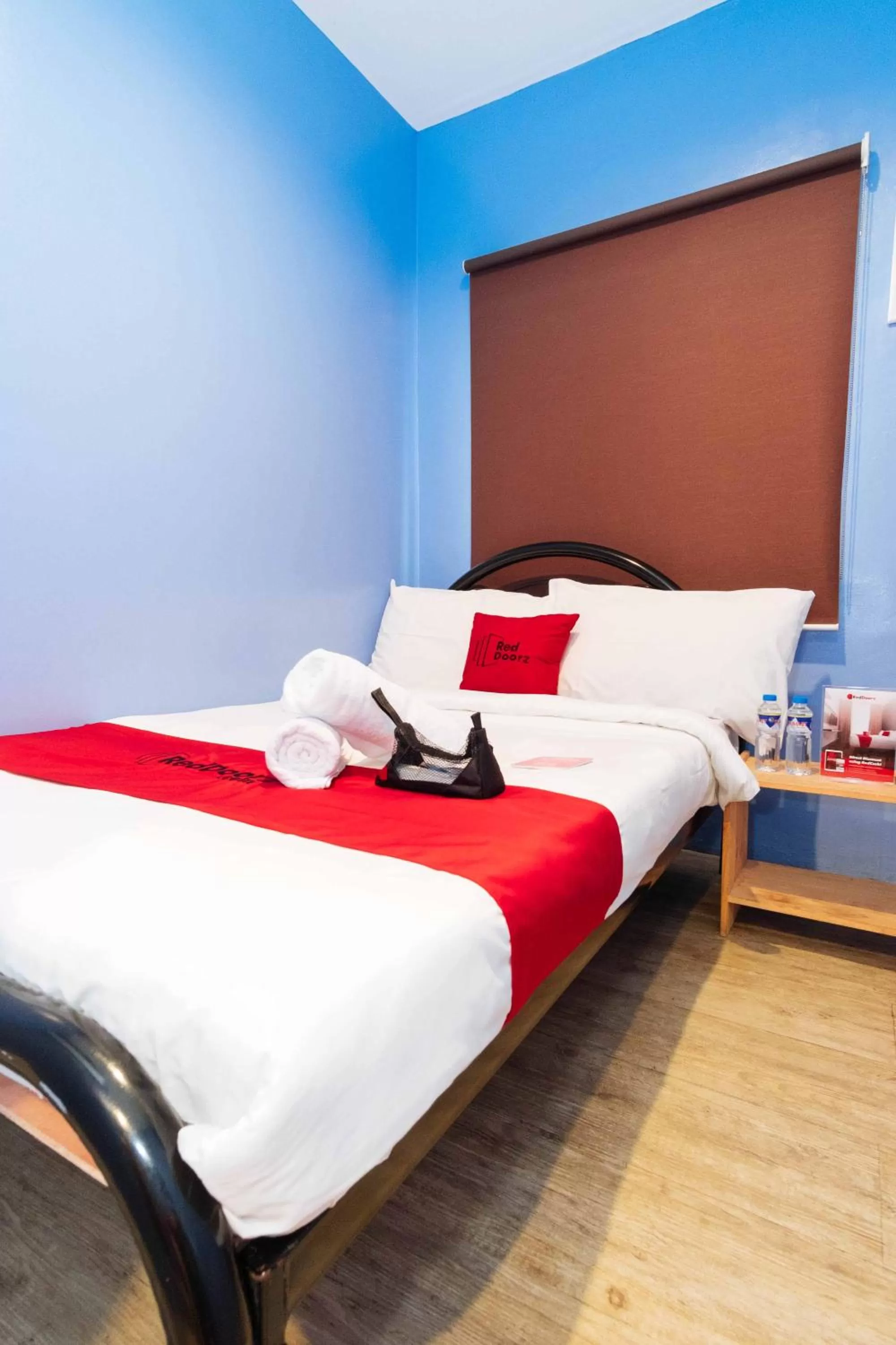 Bedroom, Bed in RedDoorz at Hotel Rosemarie