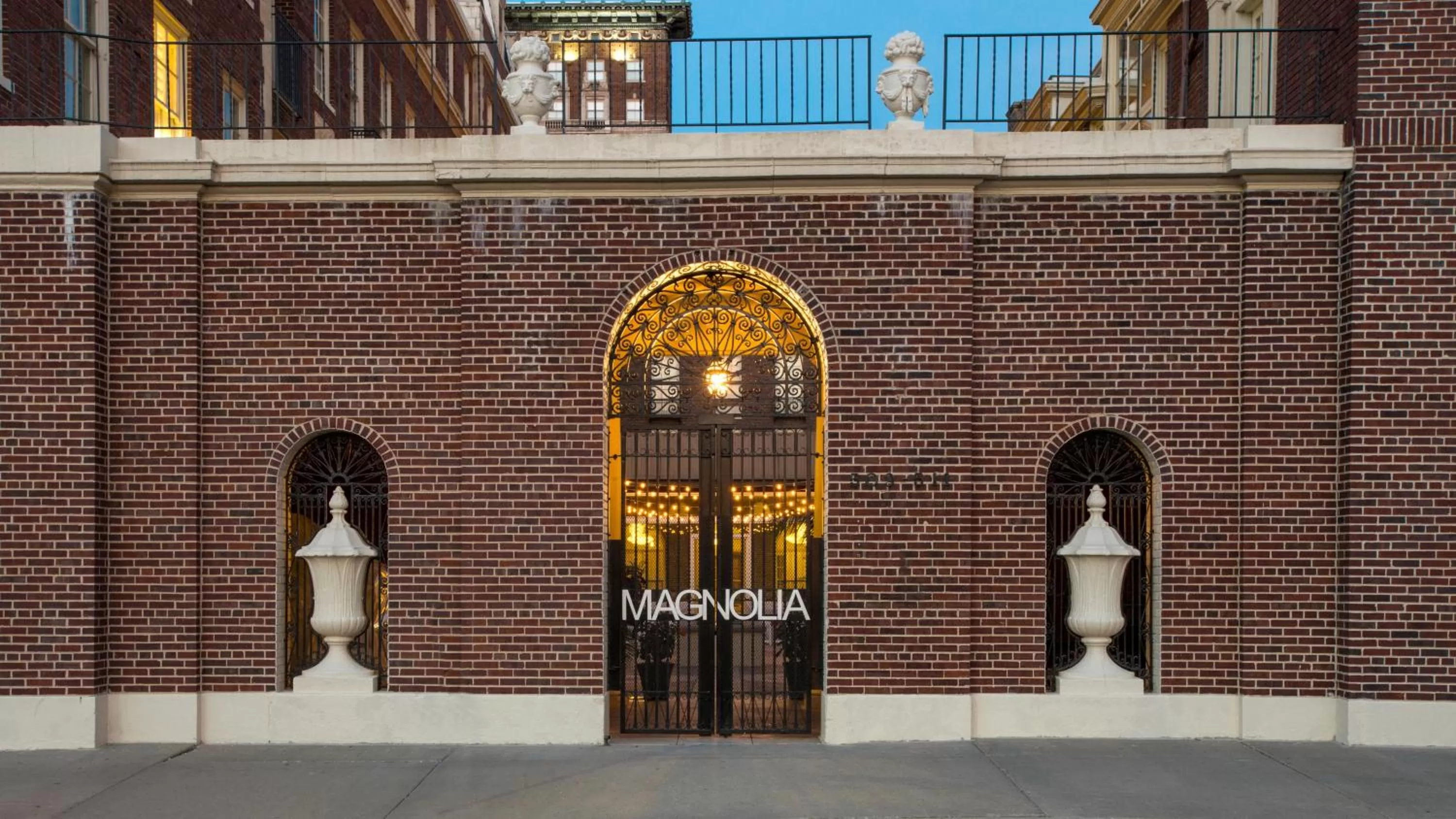 Facade/entrance in Magnolia Hotel Omaha
