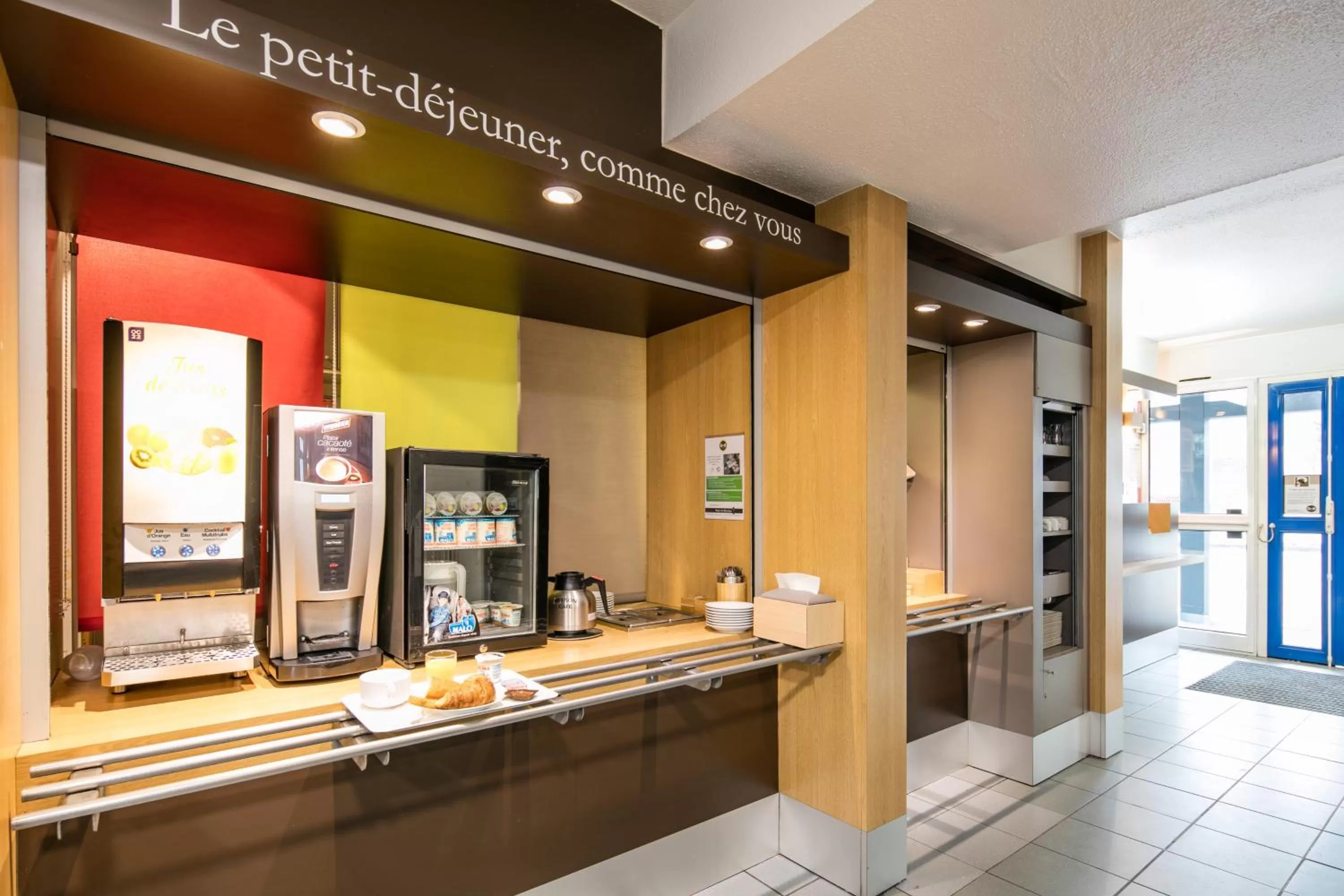 Buffet breakfast in B&B HOTEL Grenoble Université 1