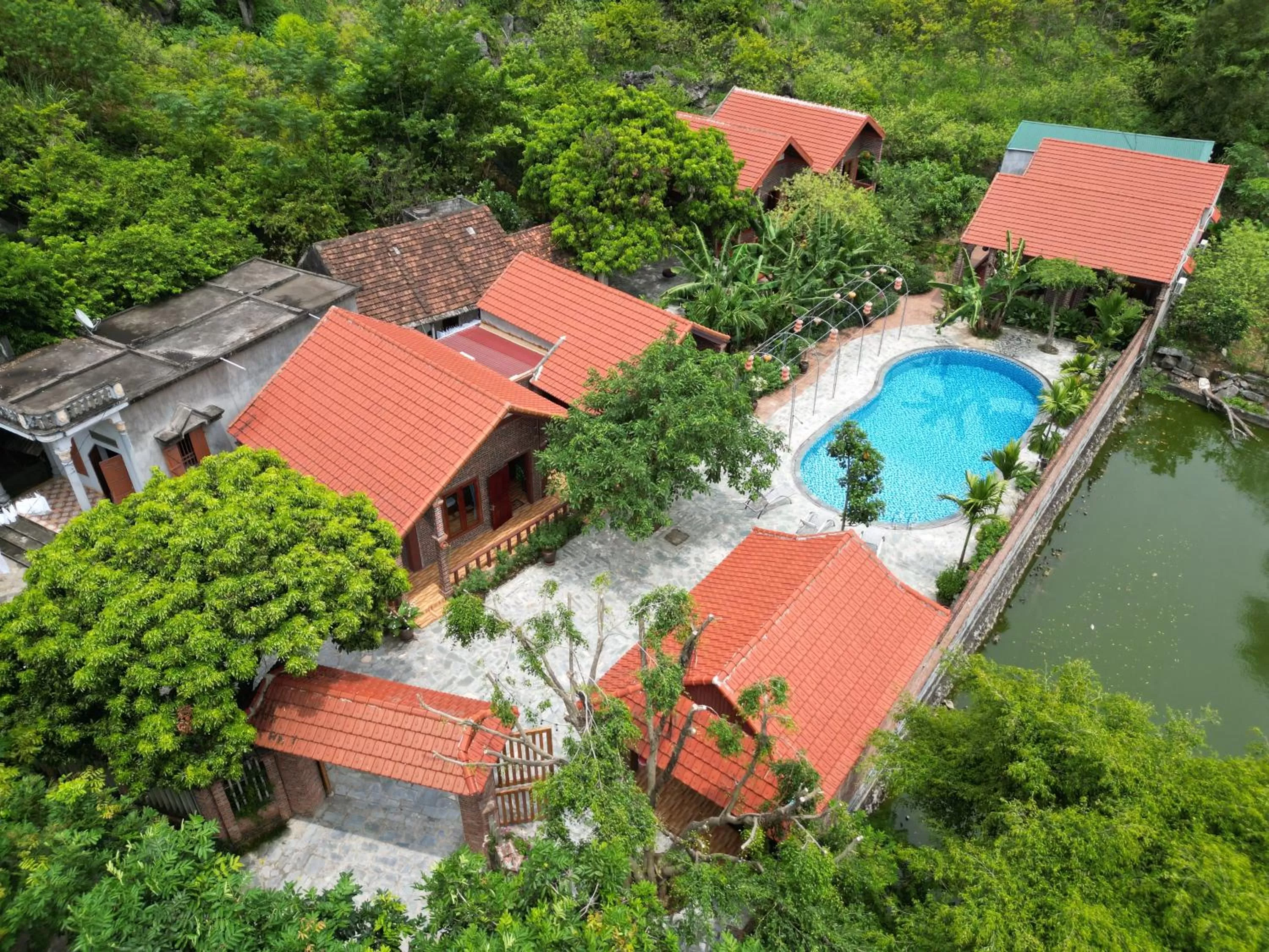 Property building in Phạm Gia Homestay Ecogarden