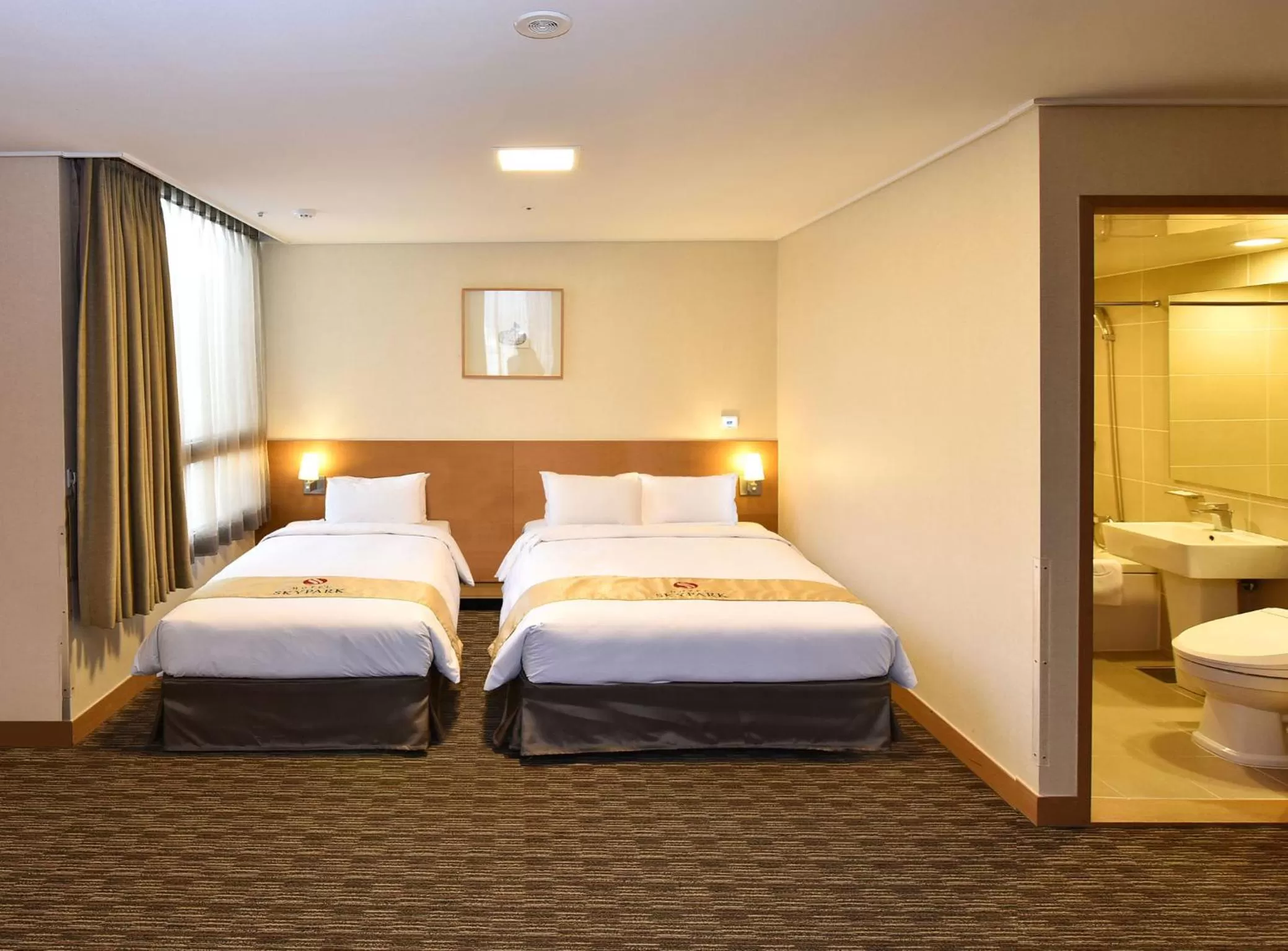 cot, Bed in Hotel Skypark Central Myeongdong