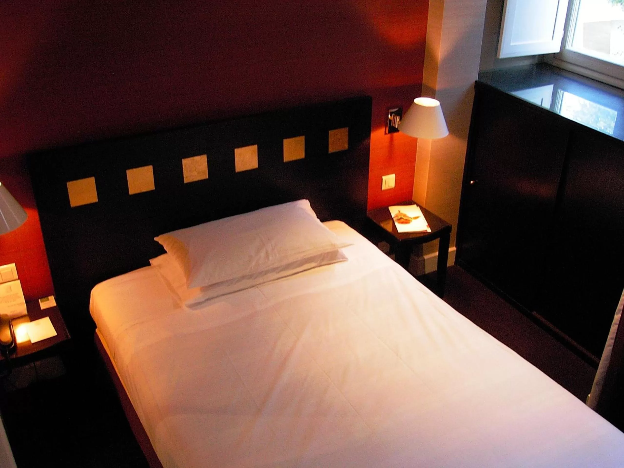 Bed in Hotel De La Jatte