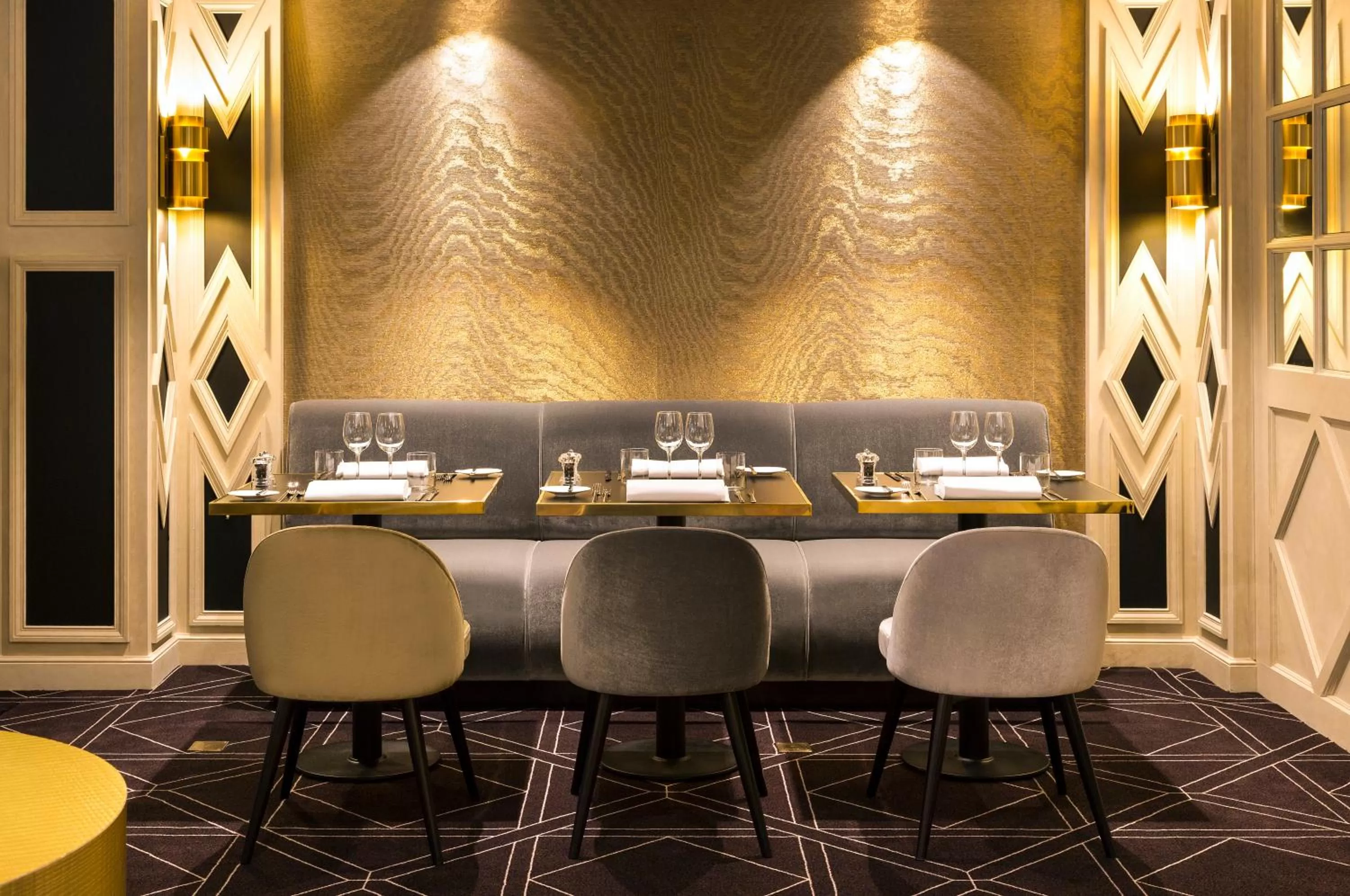 Restaurant/places to eat in Hotel Barsey by Warwick