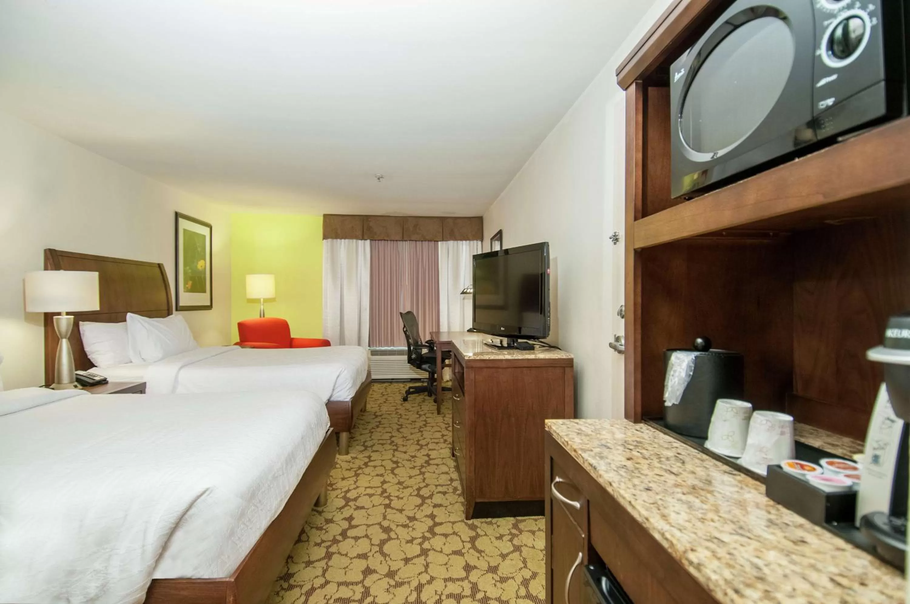 Bedroom in Hilton Garden Inn New Orleans Airport