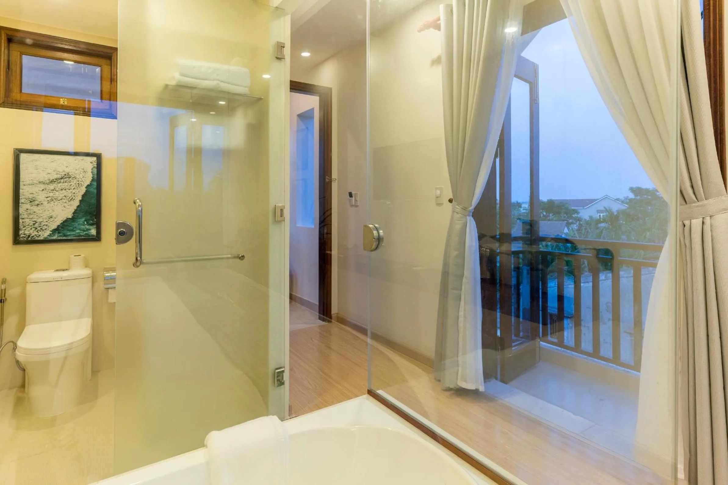 Hot Tub in Riverside Hamlet Homestay & Villa