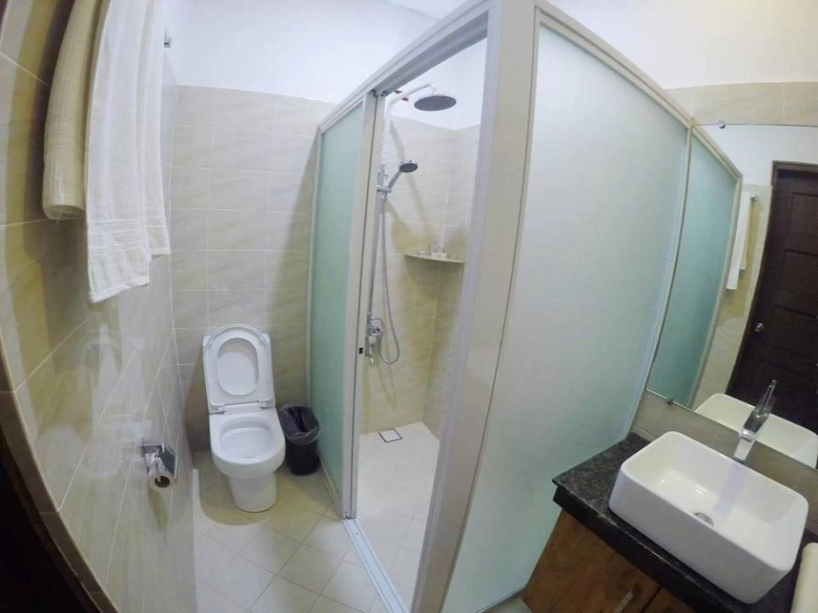 Shower in Golden Gate Suites