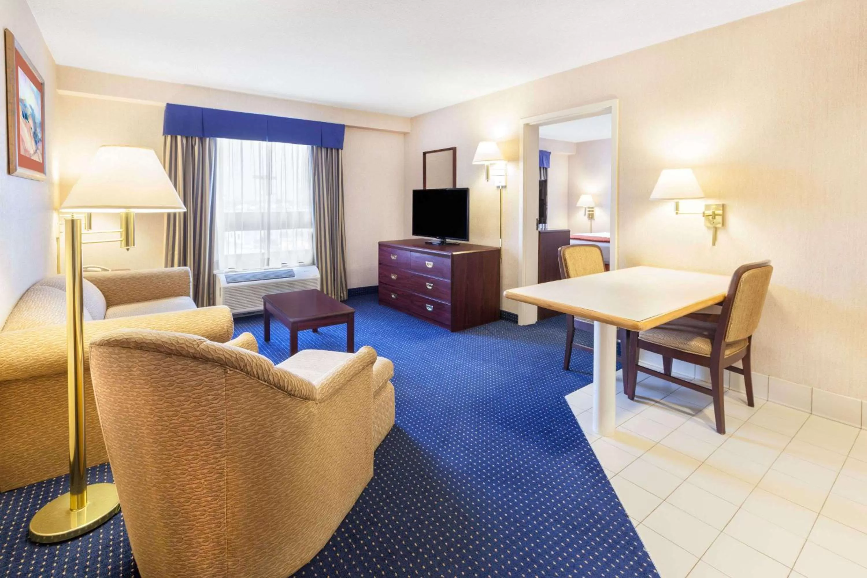 Photo of the whole room, Bed in Wyndham Garden Monterrey Norte