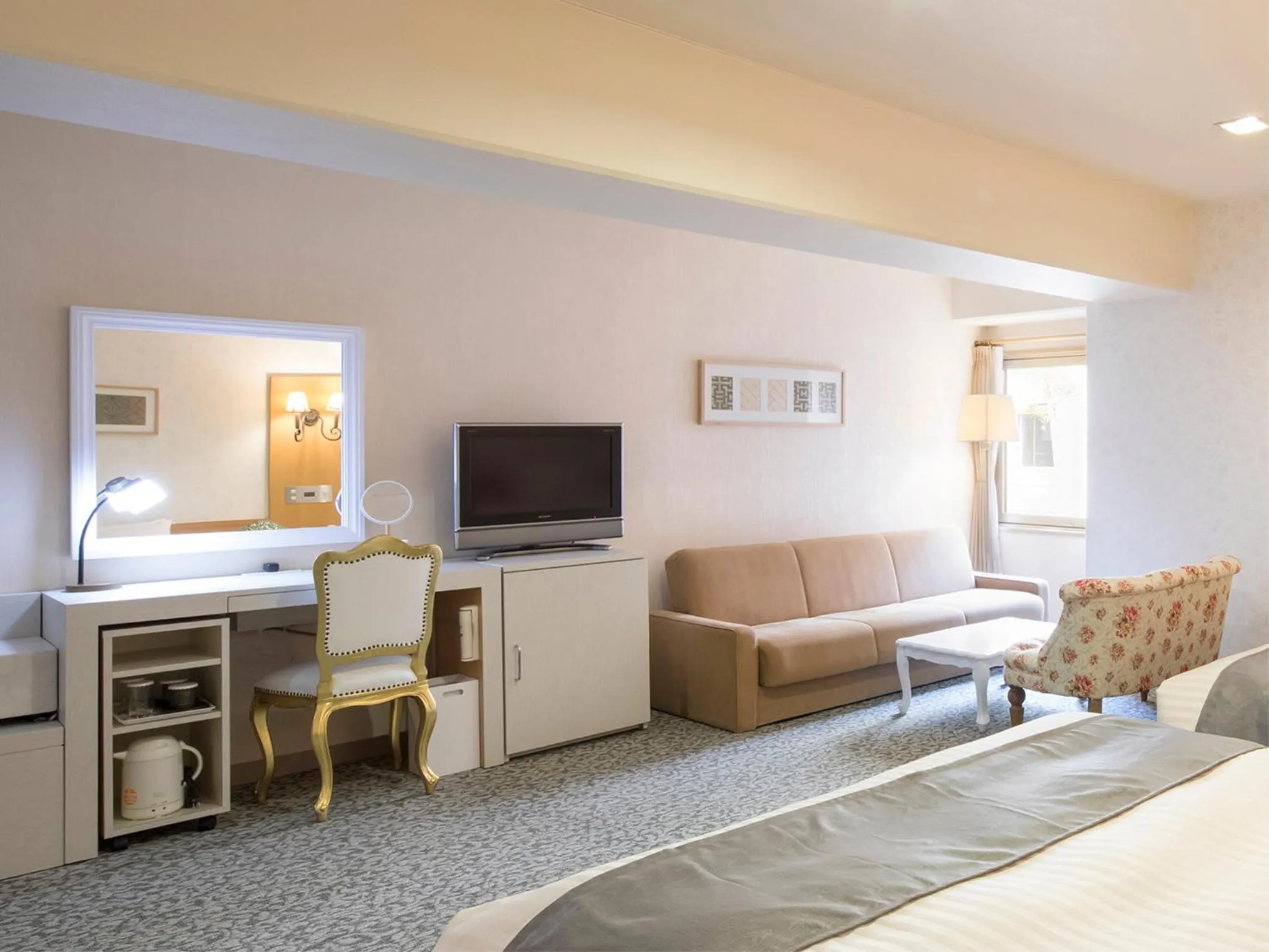 Photo of the whole room, Bed in Nara Royal Hotel