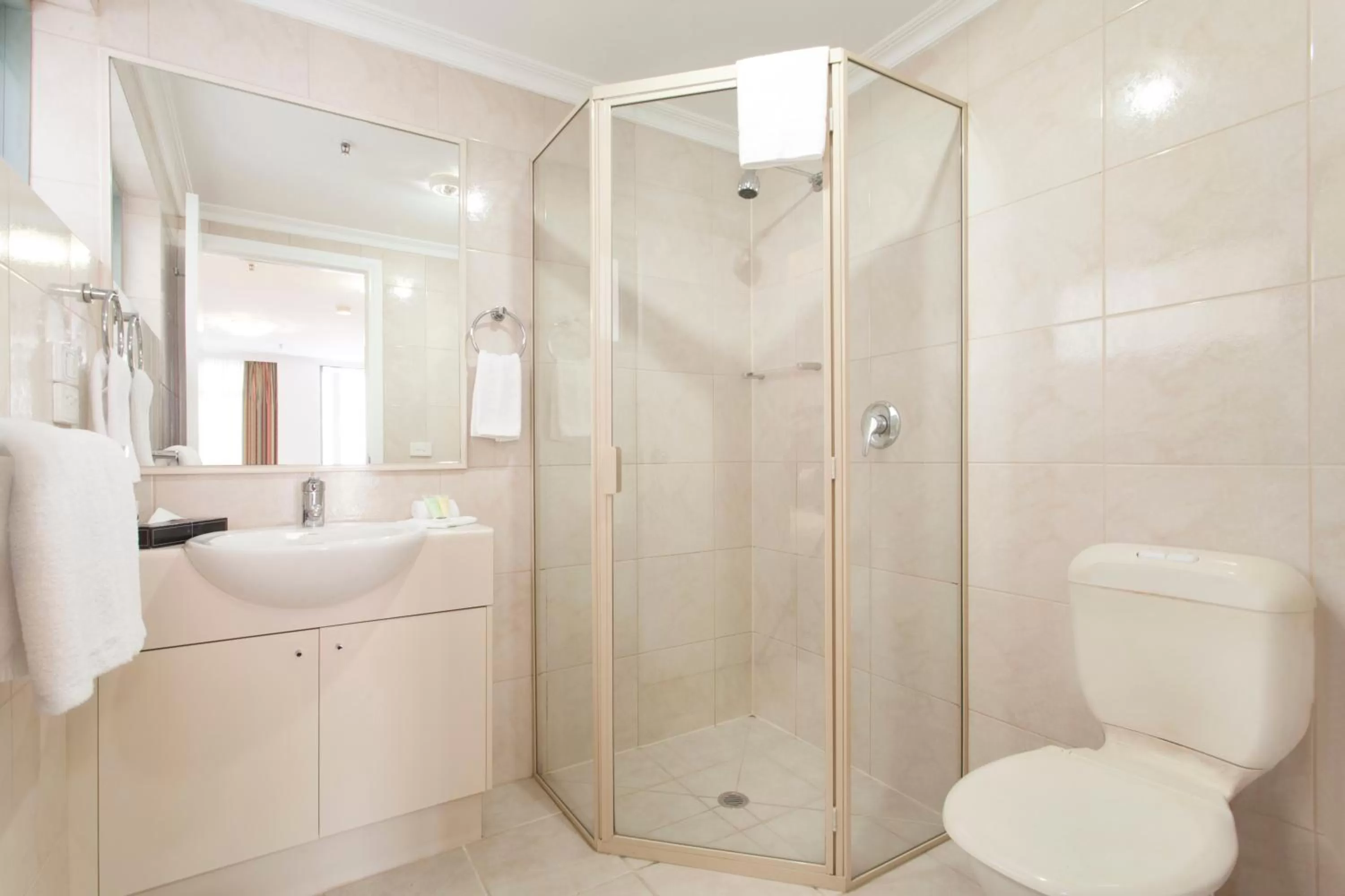 Bathroom in Melbourne Metropole Central Official