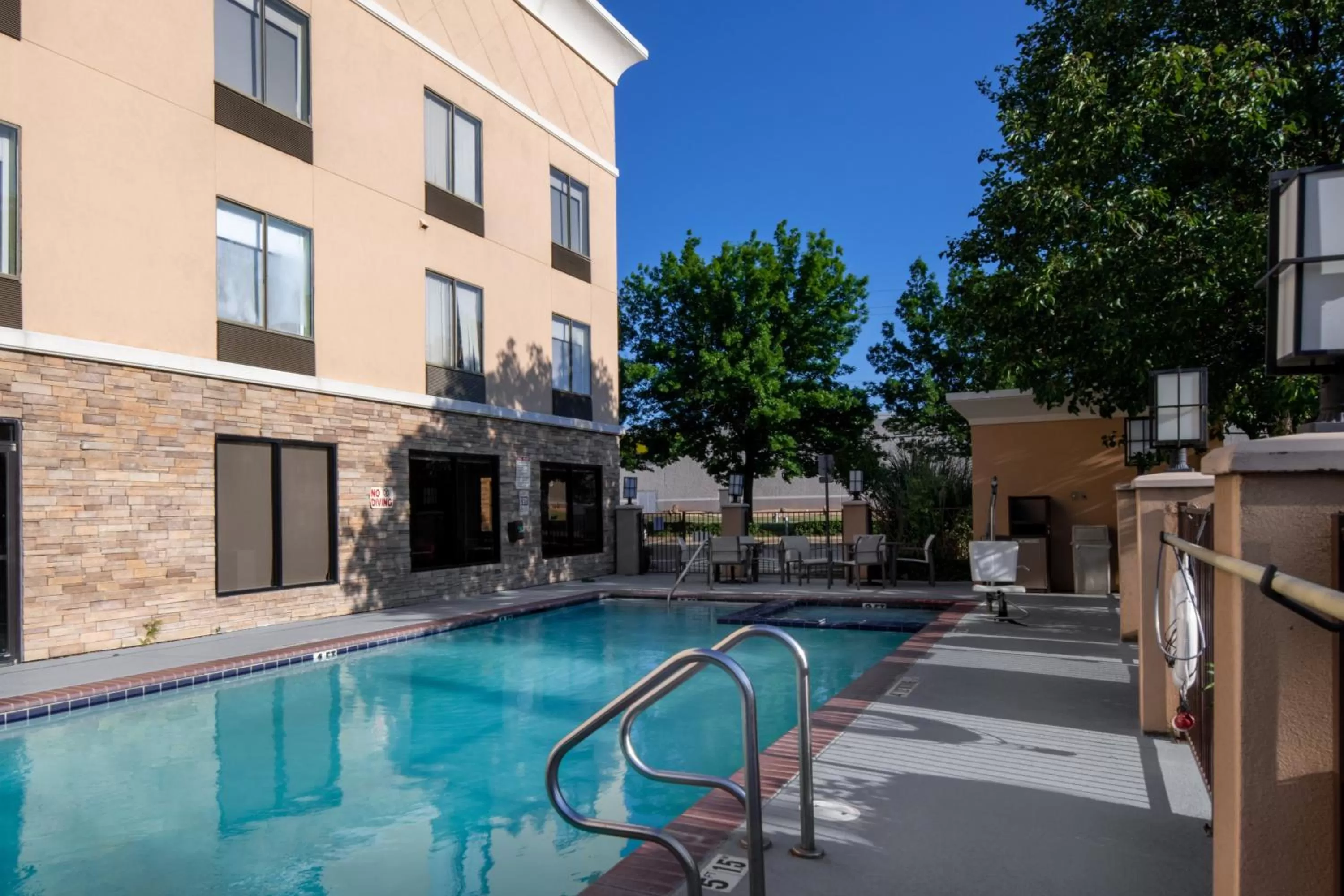 Swimming pool in Holiday Inn Express Arlington Interstate 20 Parks Mall by IHG