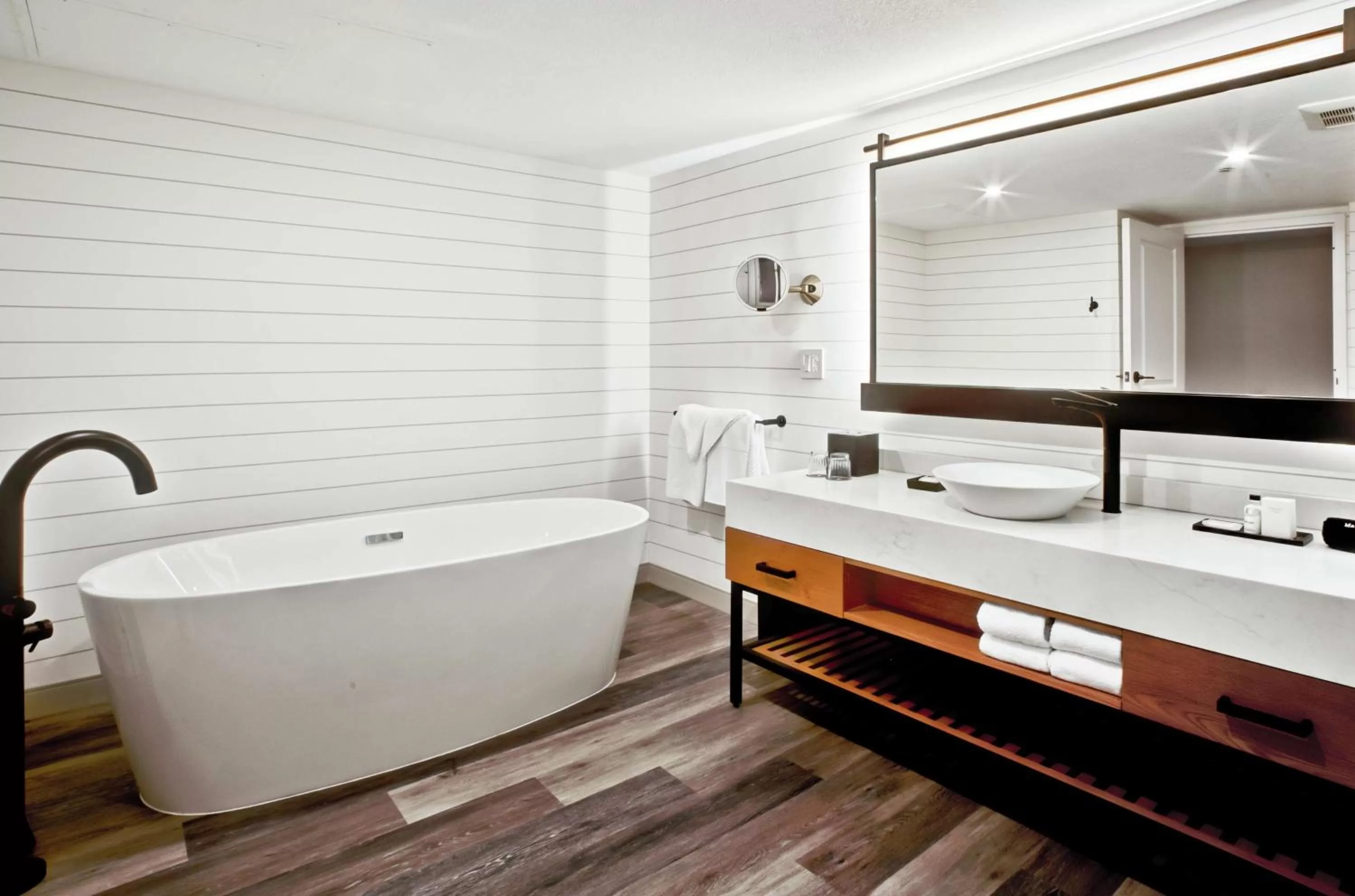 Bathroom in The Inn at Saratoga, Tapestry Collection by Hilton