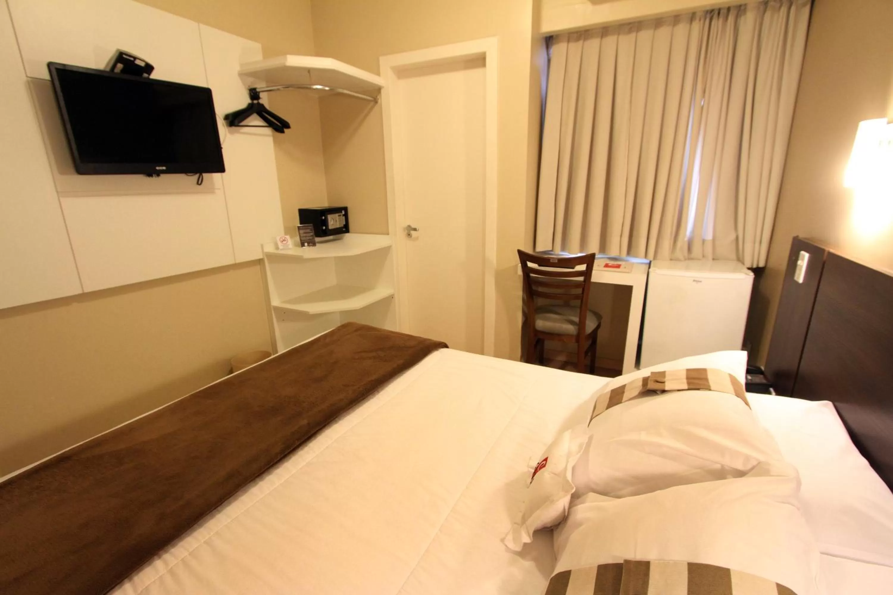 Bedroom, Bed in Hotel Curi Executive