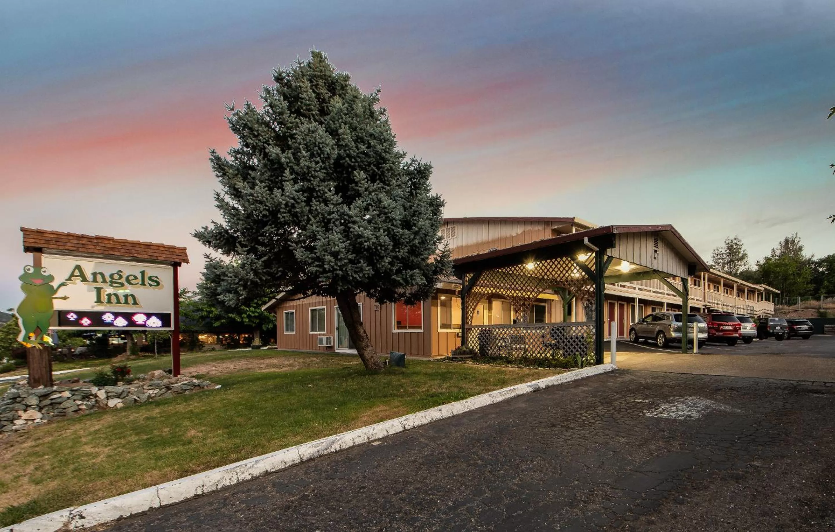 Sunset in Angels Inn