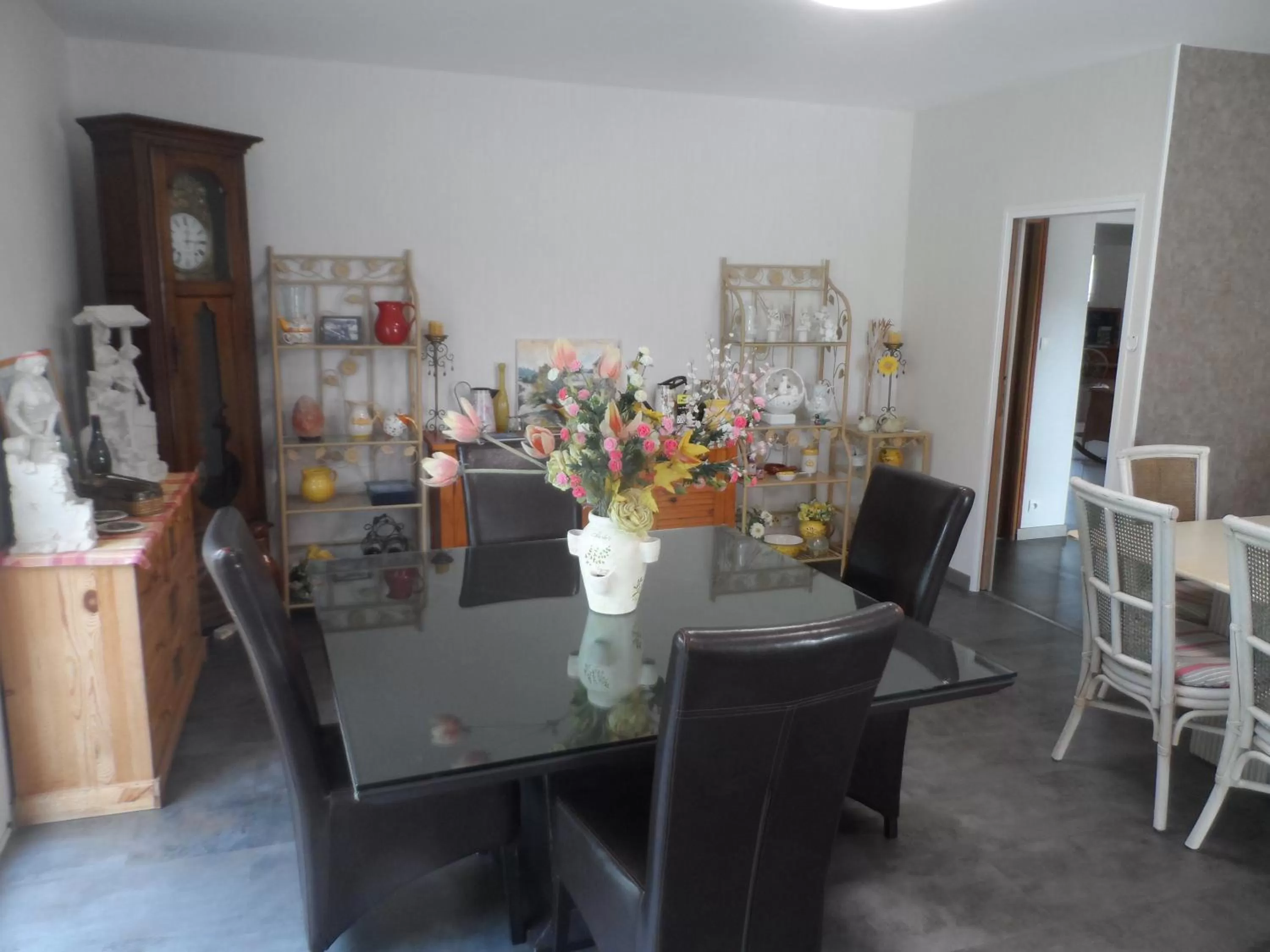 Dining area in Cafecouet'Breizh