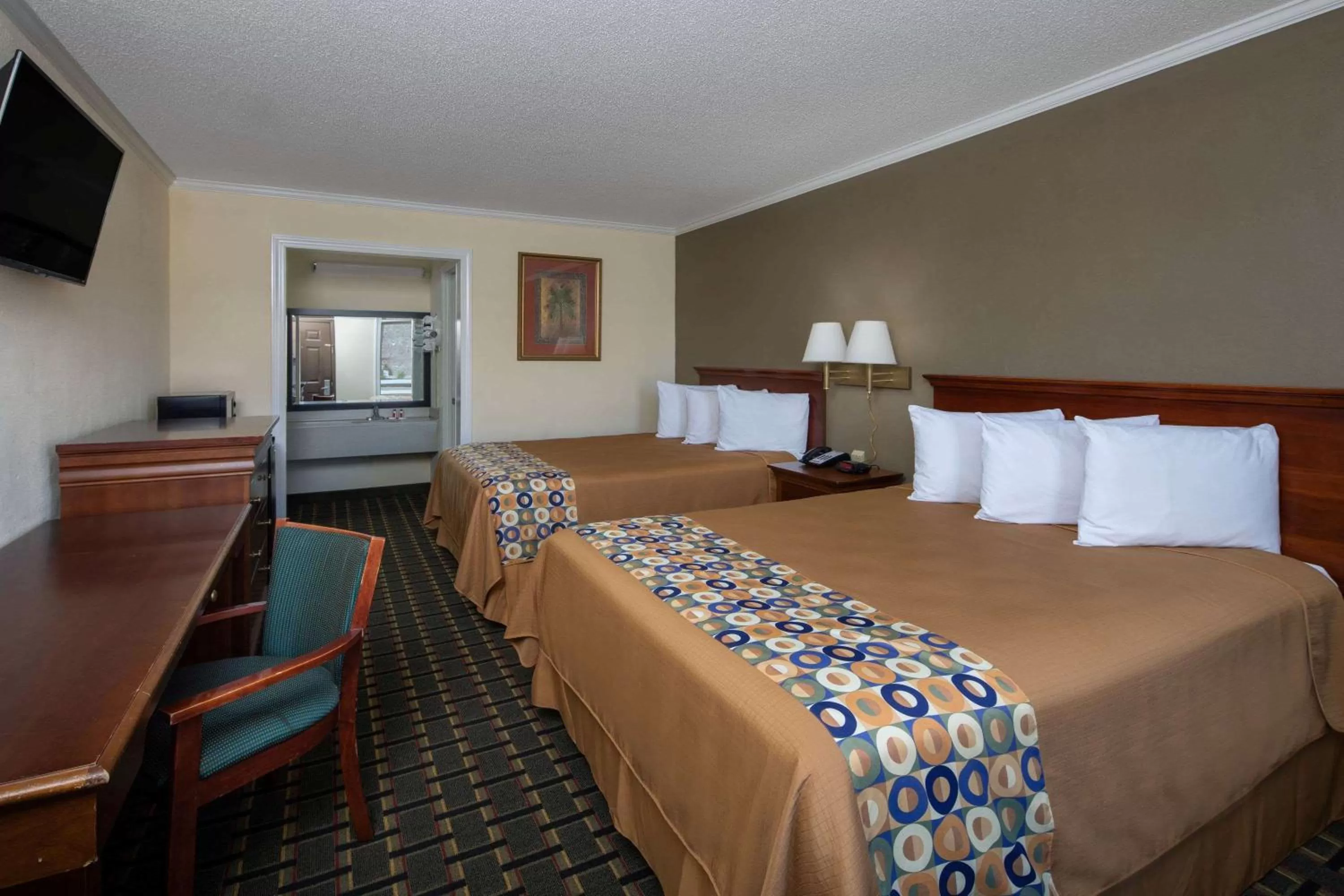 Photo of the whole room, Bed in Travelodge by Wyndham Orangeburg