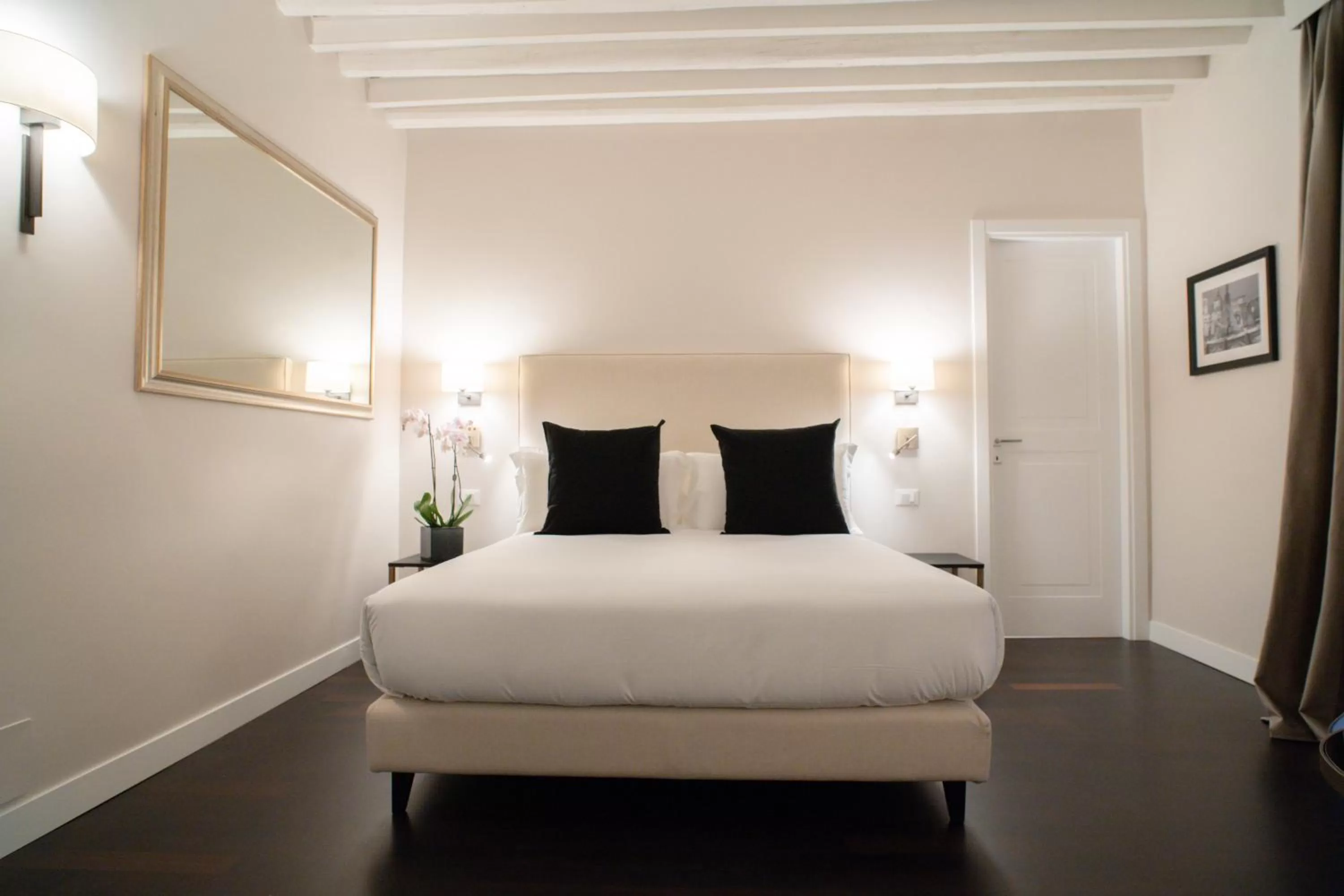 Bedroom, Bed in Kame Hall