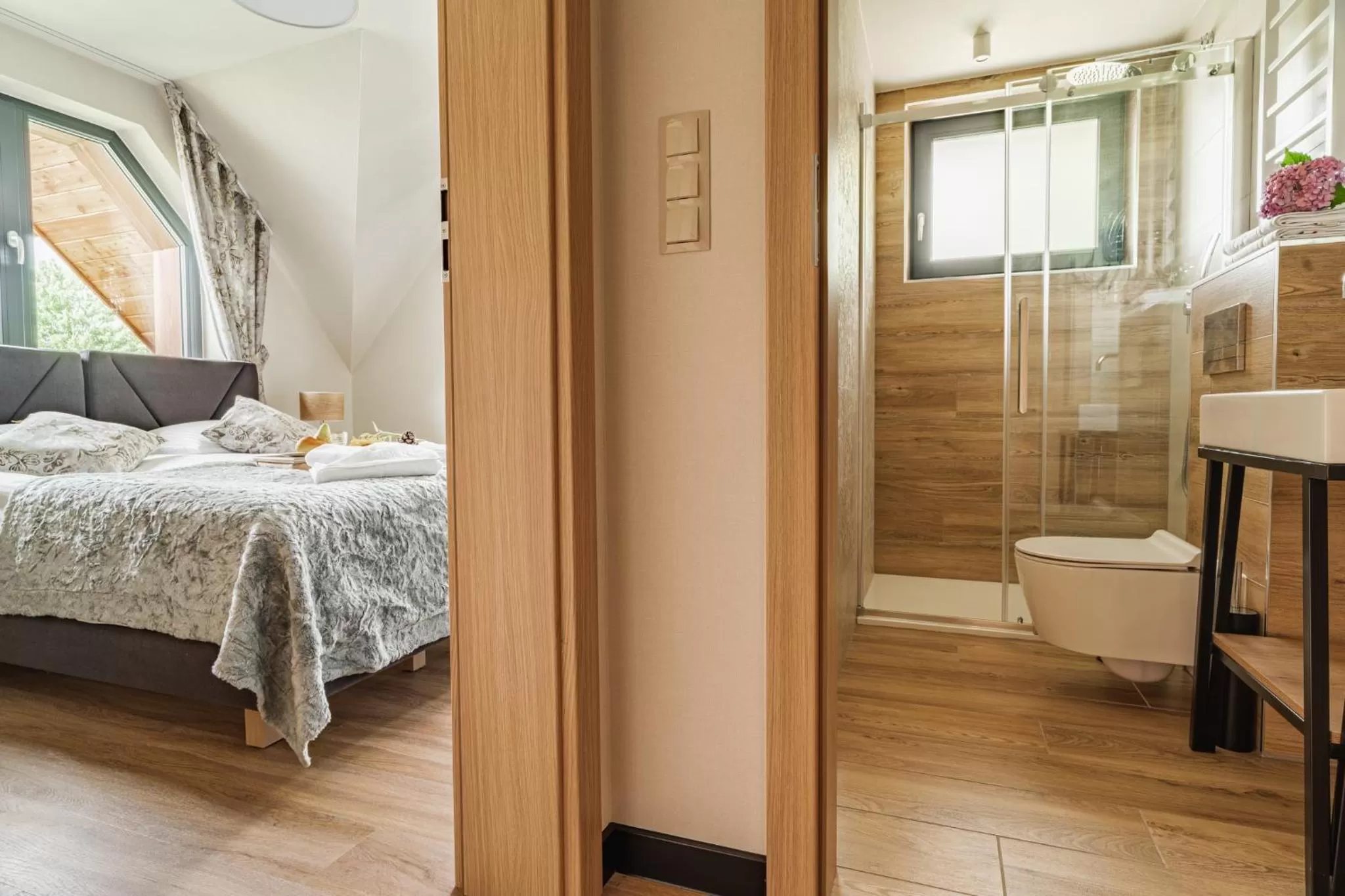 Shower, Bed in Apartamenty Jedlina