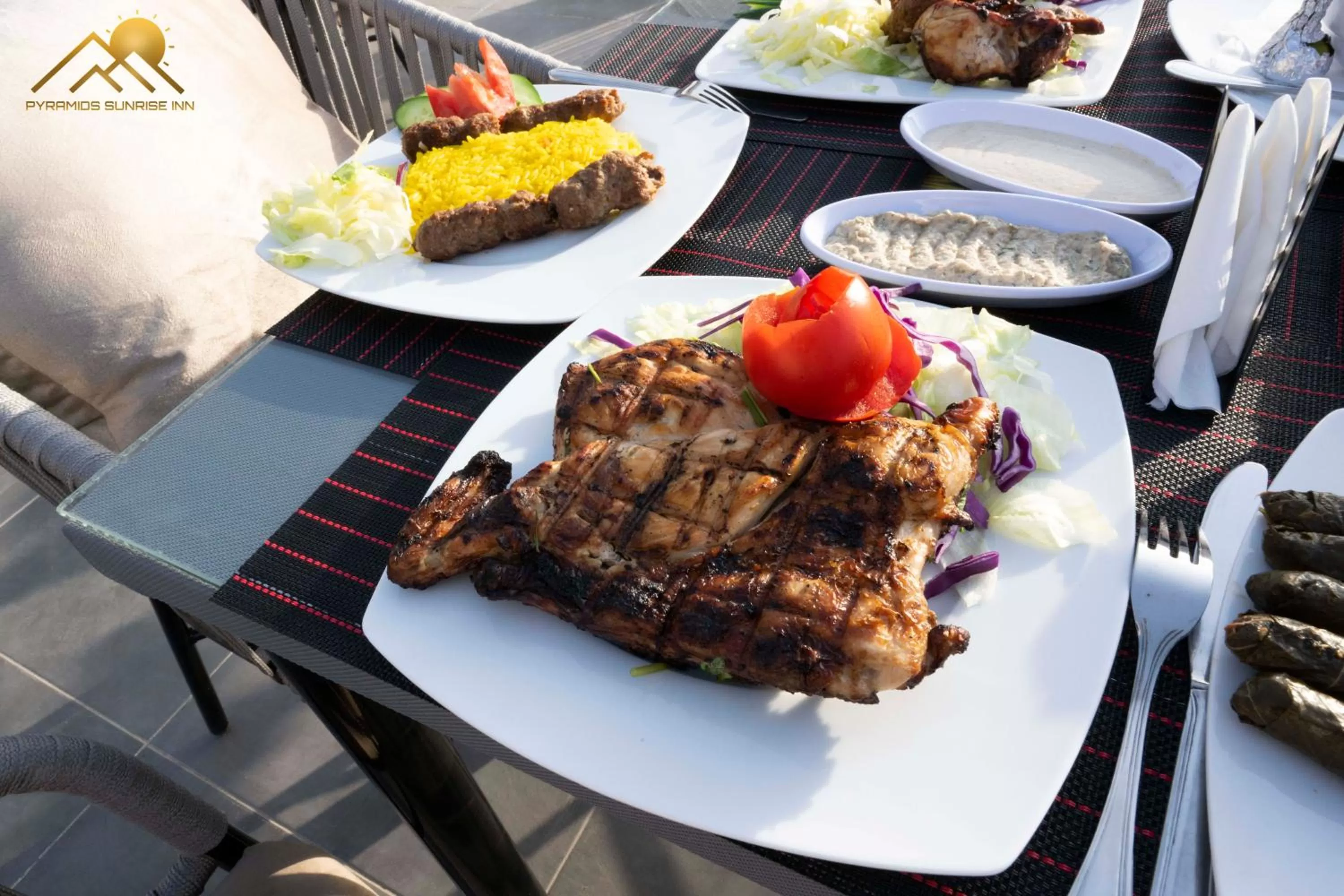 Restaurant/places to eat in Pyramids sunrise inn