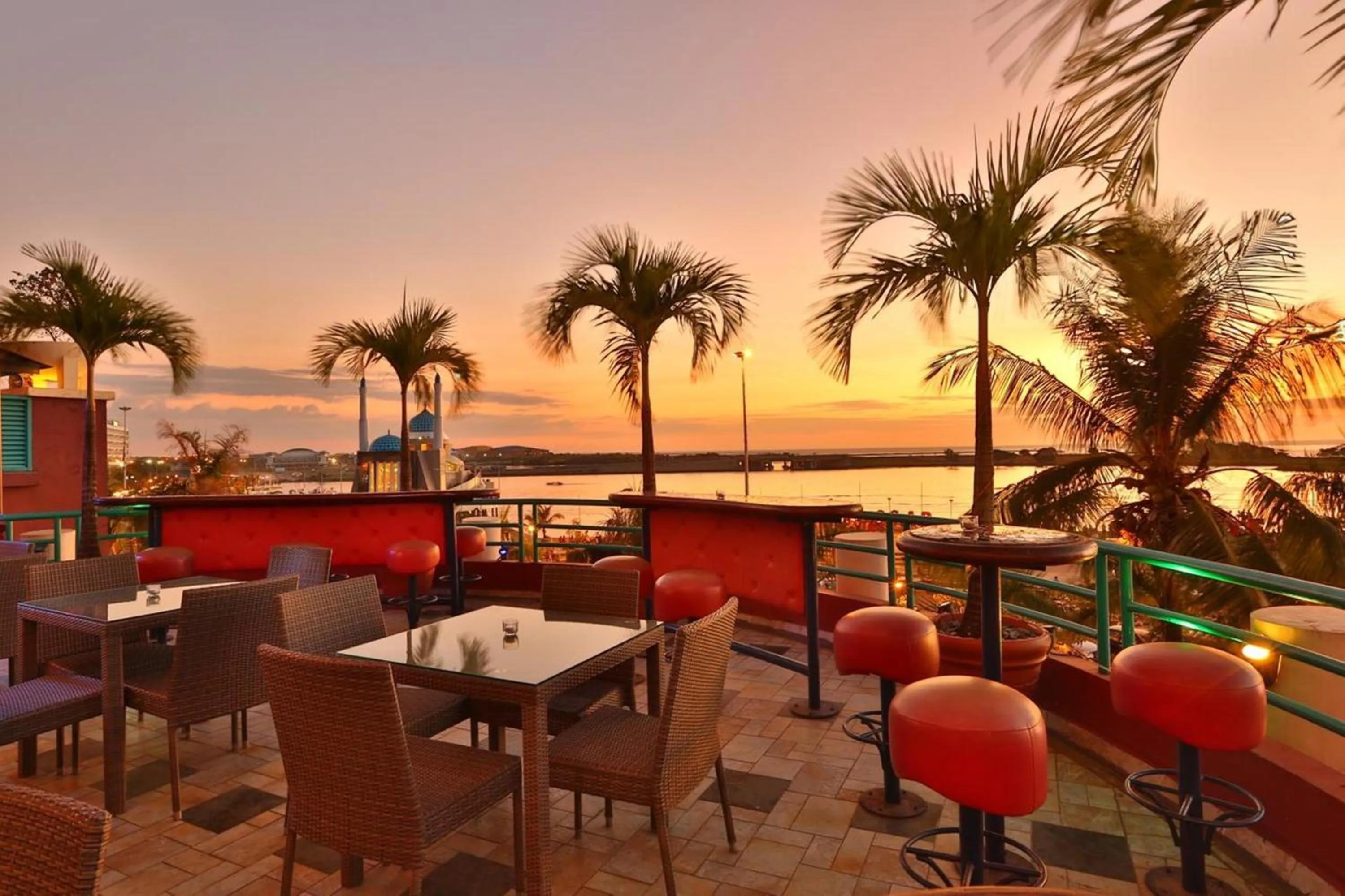 Restaurant/places to eat in Aryaduta Makassar