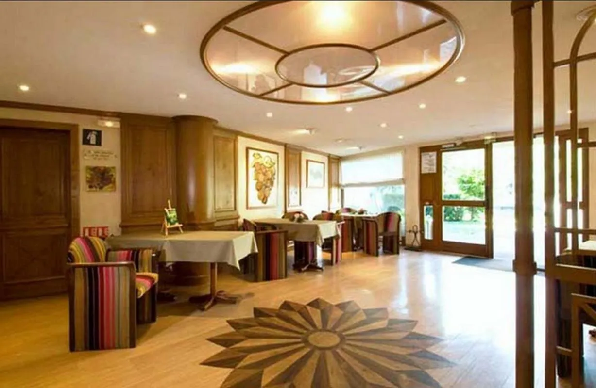 Restaurant/places to eat in Hotel Les Remparts