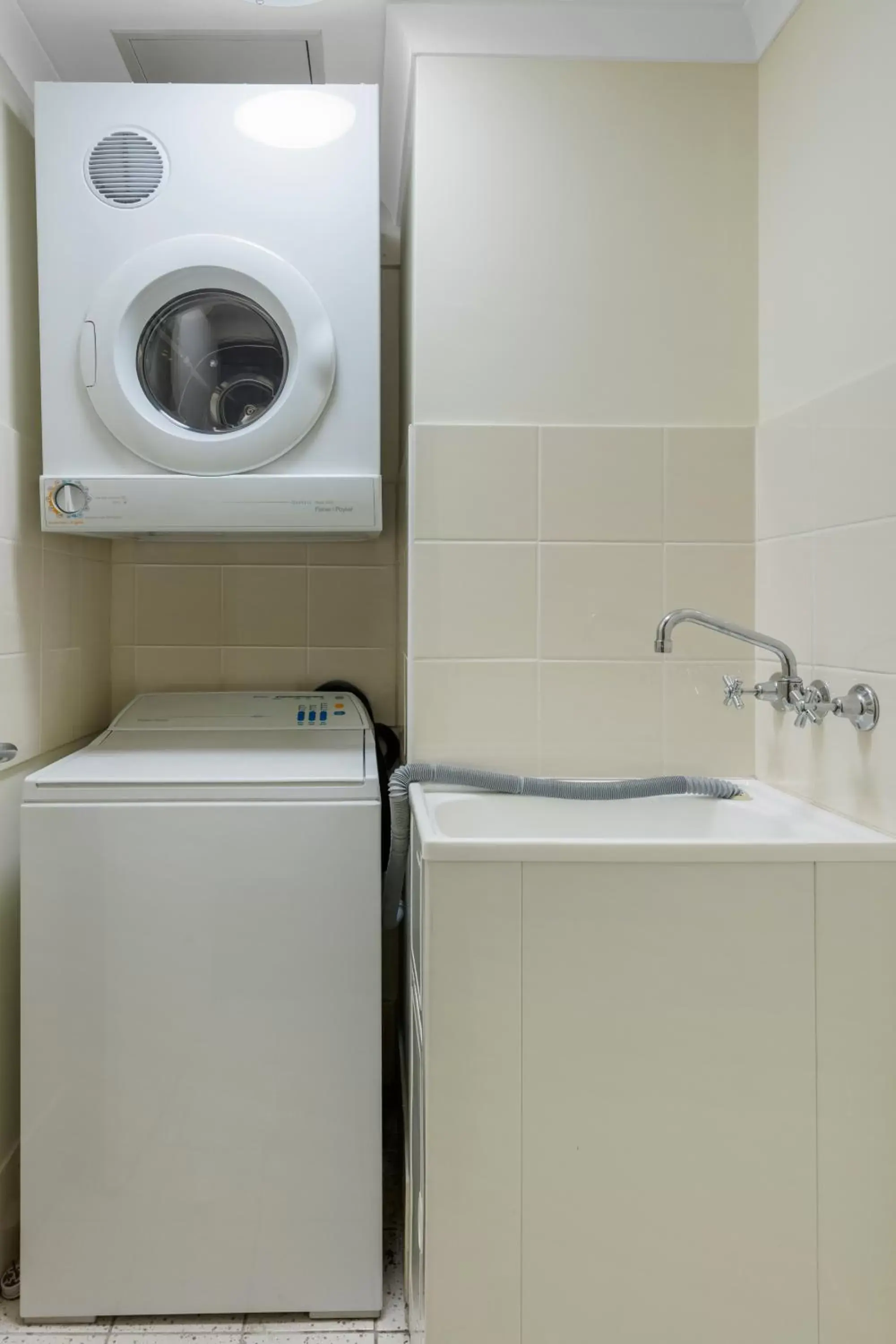 One-Bedroom Apartment with Office in Nesuto Canberra One-Bedroom Apartment with Office in Nesuto Canberra