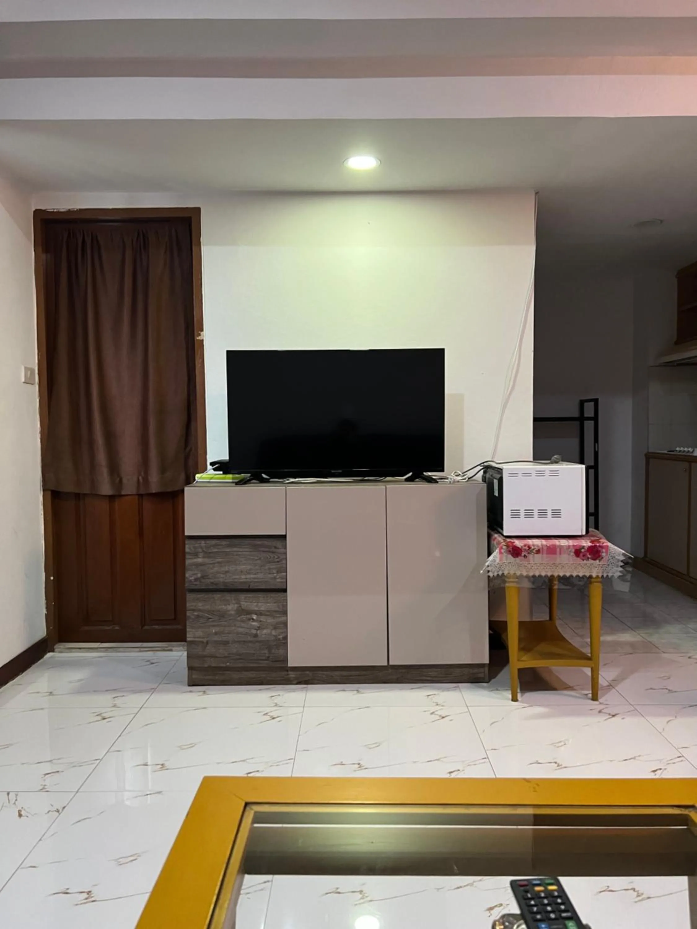 TV and multimedia in Mall Suites Hotel