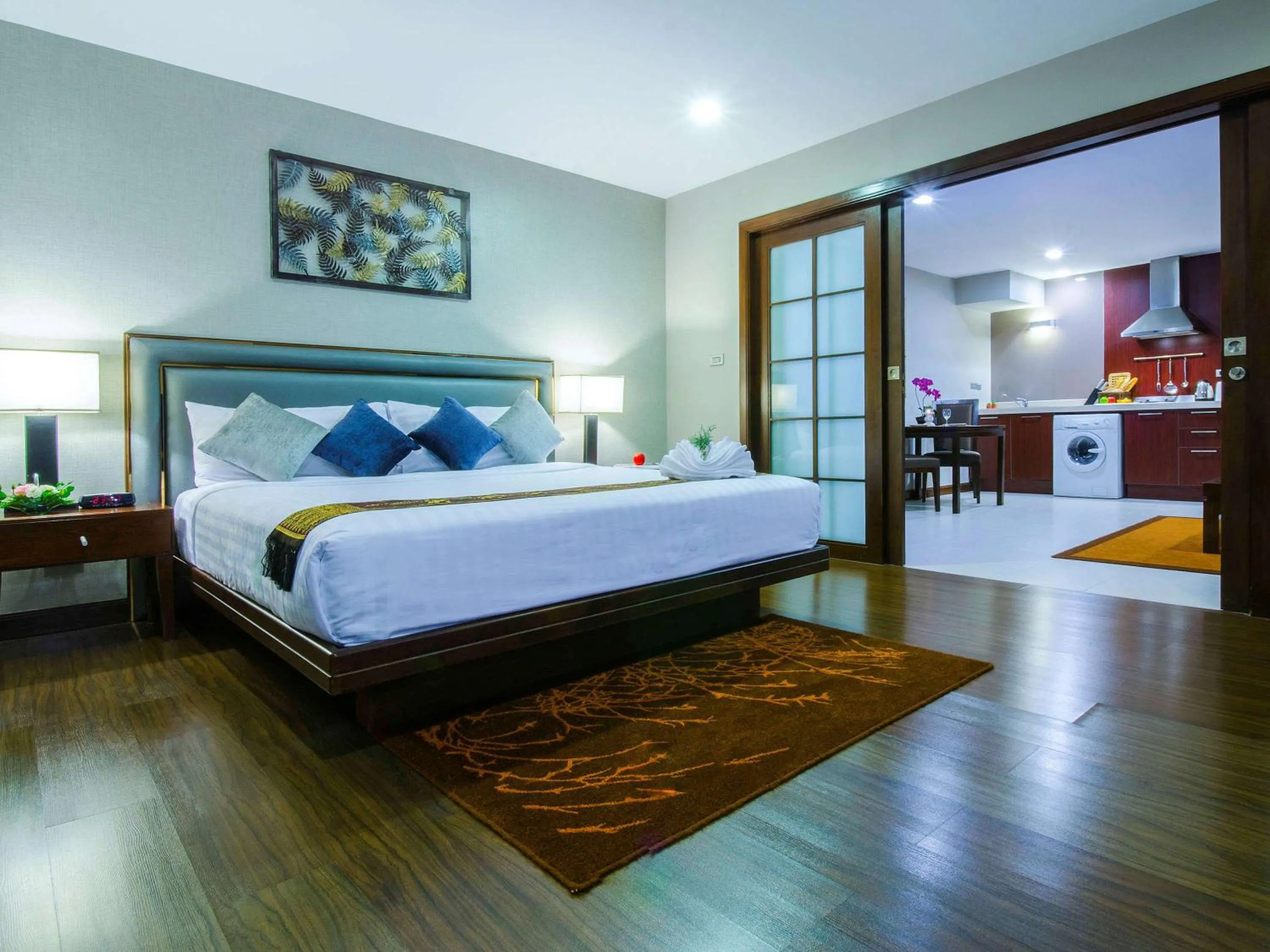 Photo of the whole room, Bed in Grand Mercure Bangkok Asoke Residence