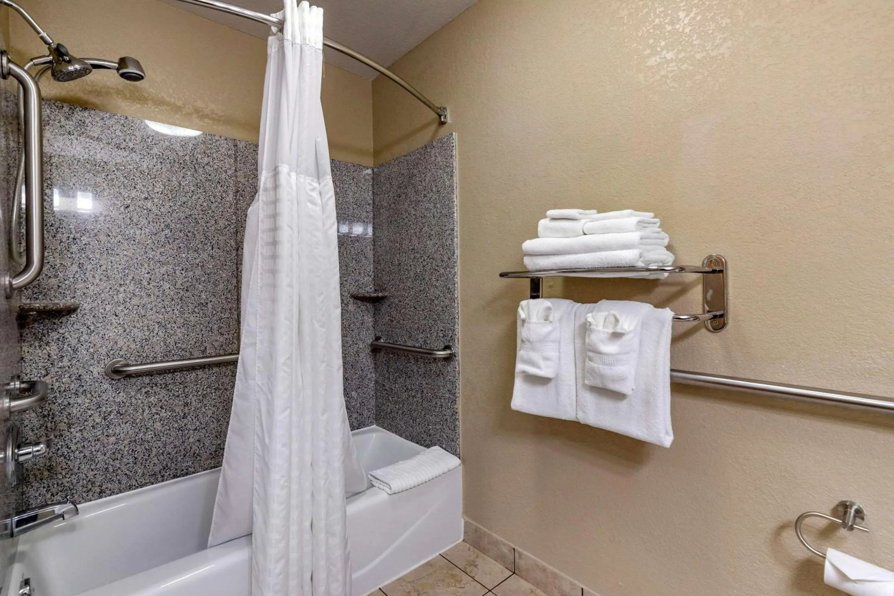 Bathroom in Comfort Suites Georgetown