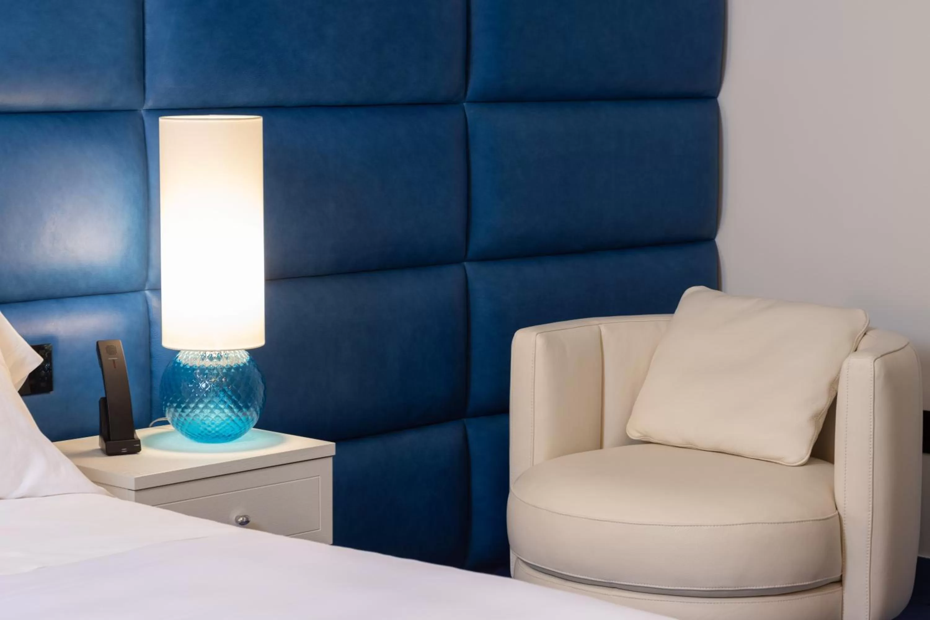 Living room, Bed in Grotta Palazzese Beach Hotel