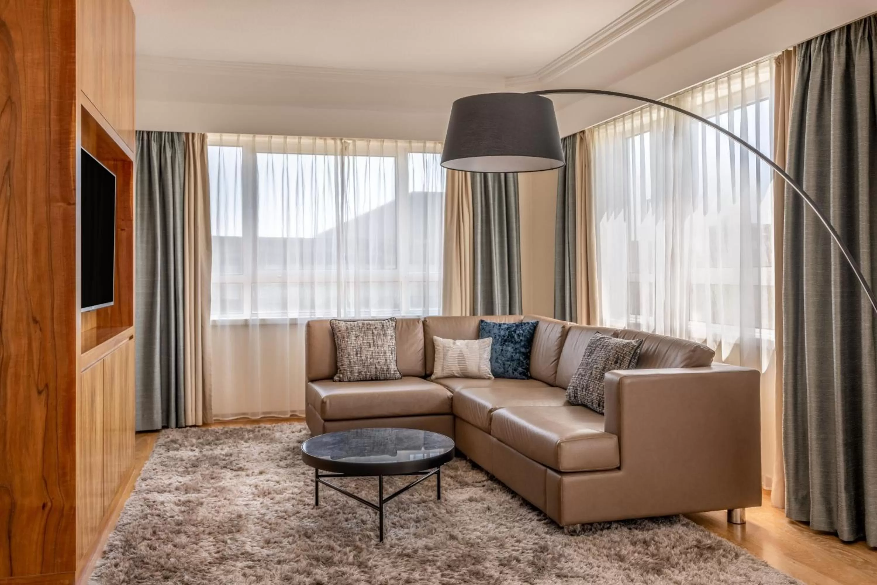 Living room in Munich Marriott Hotel