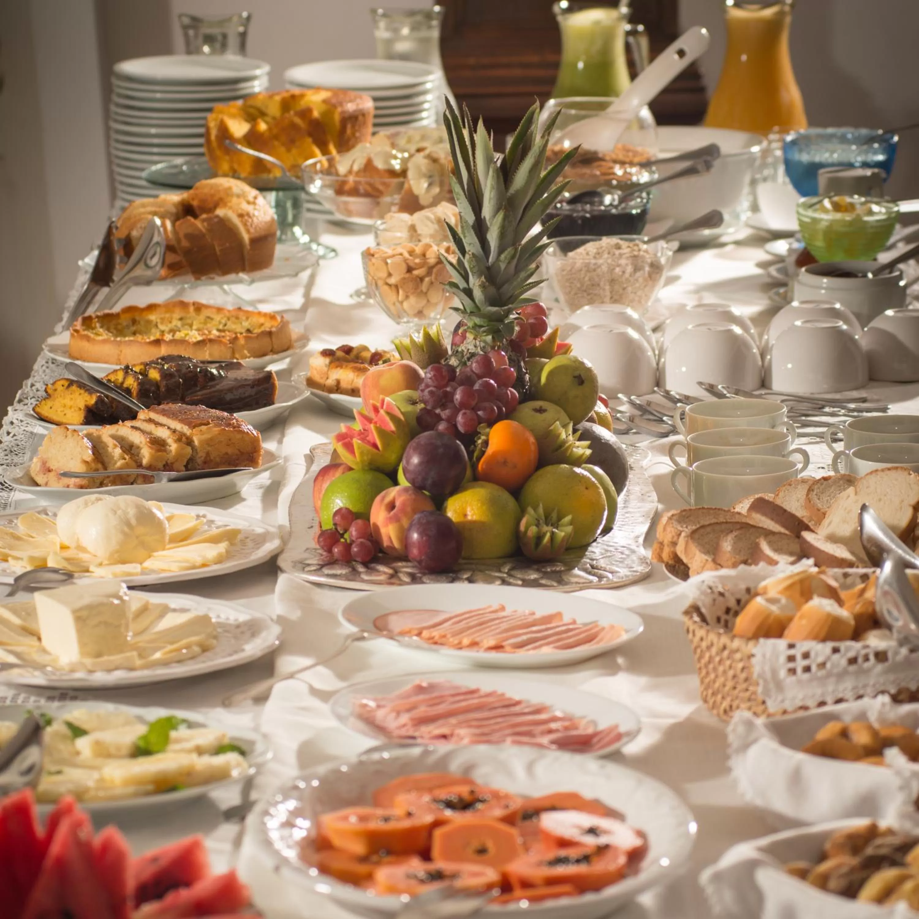 Buffet breakfast in Pousada do Mondego