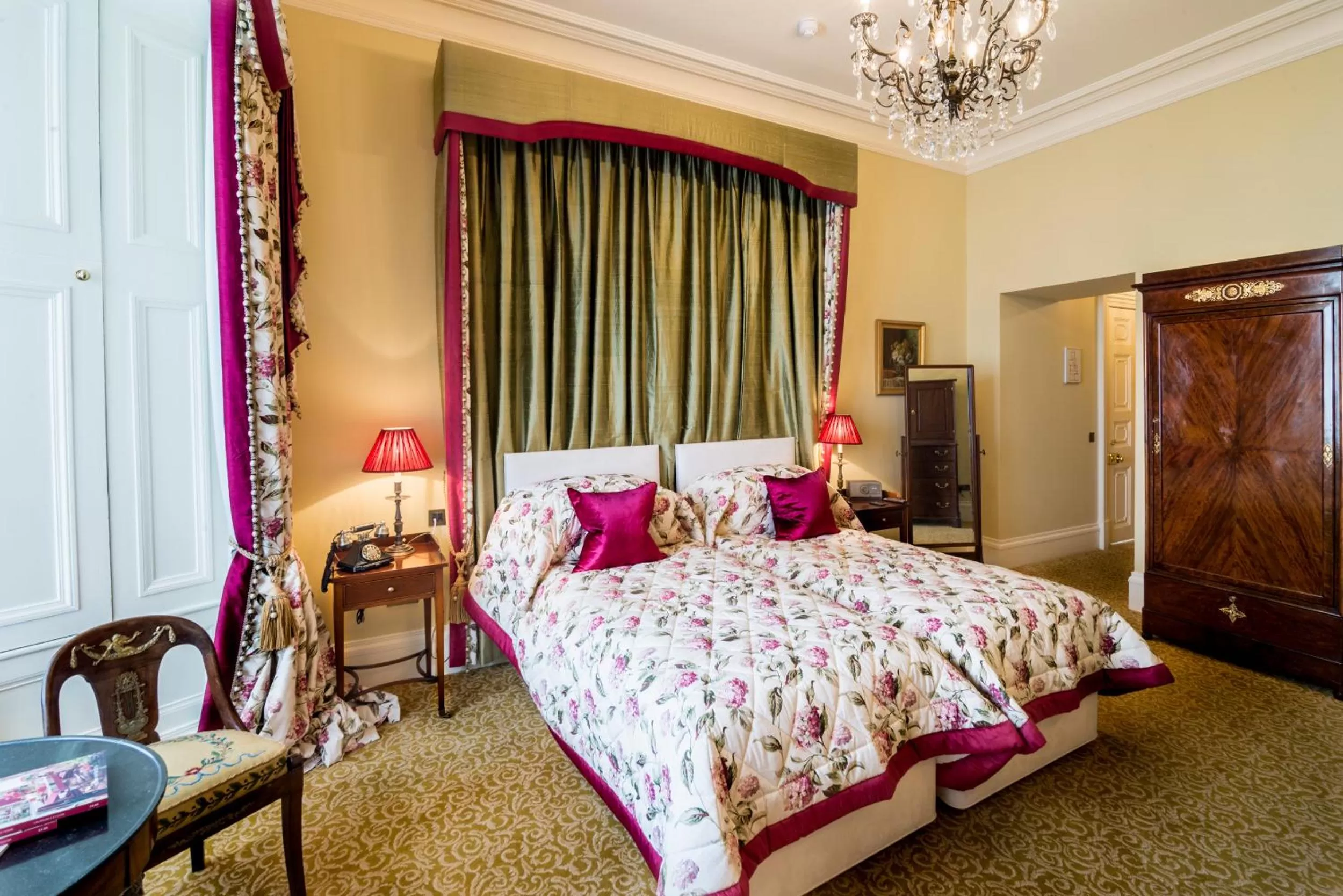 Bed in Crossbasket Castle, Hotel & Restaurant