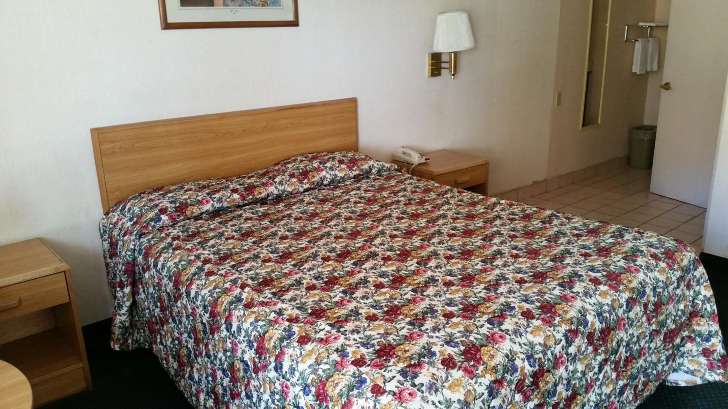 Bed in Economy Inn Motel