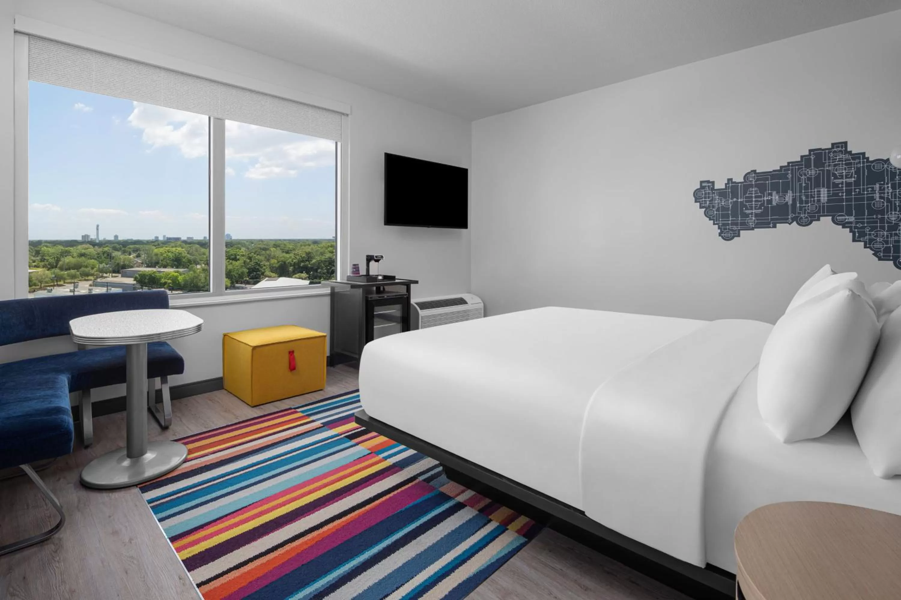 King Room with Roll-in Shower - Mobility Accessible in Aloft Tampa Midtown