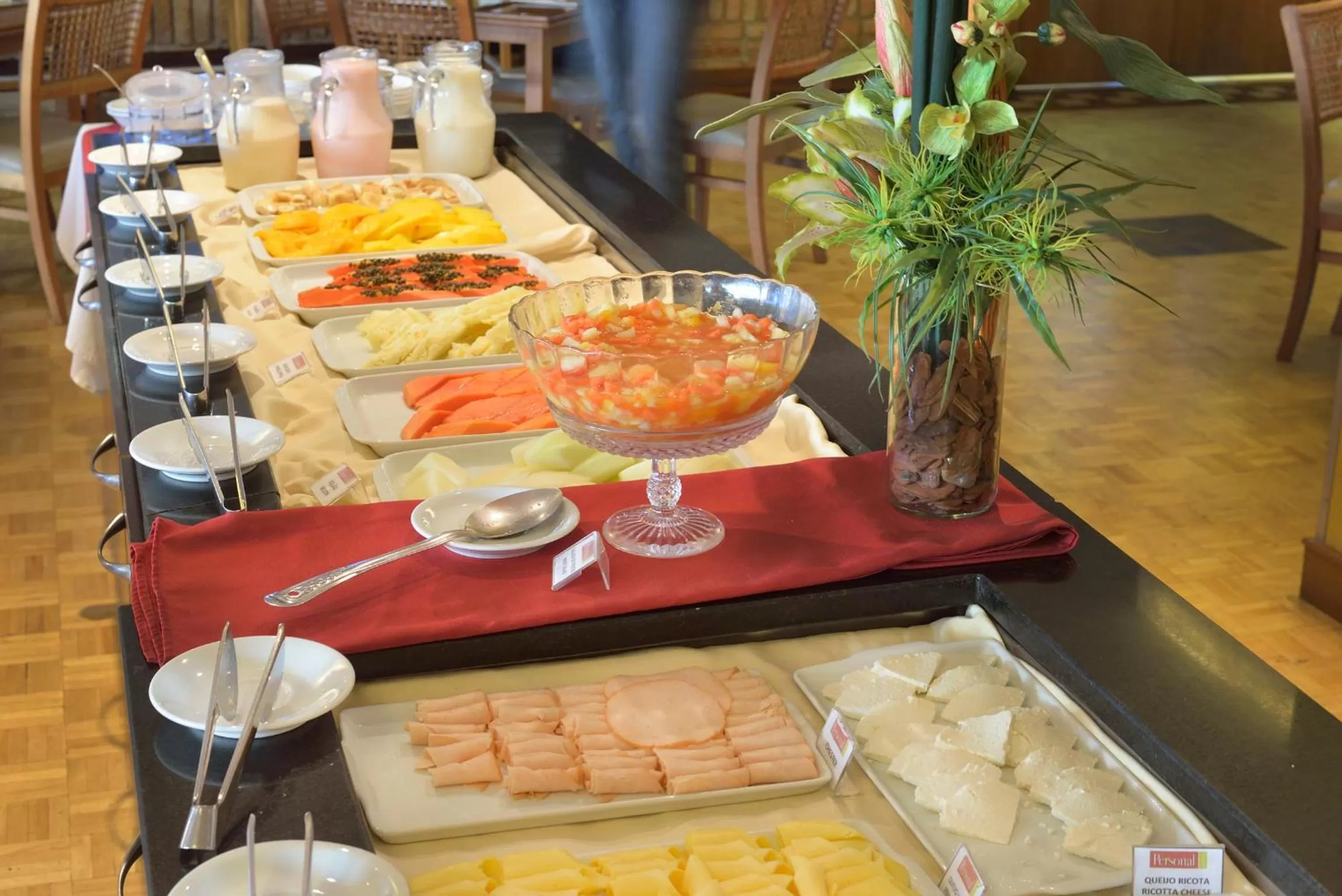 Buffet breakfast in Tri Hotel Executive Caxias