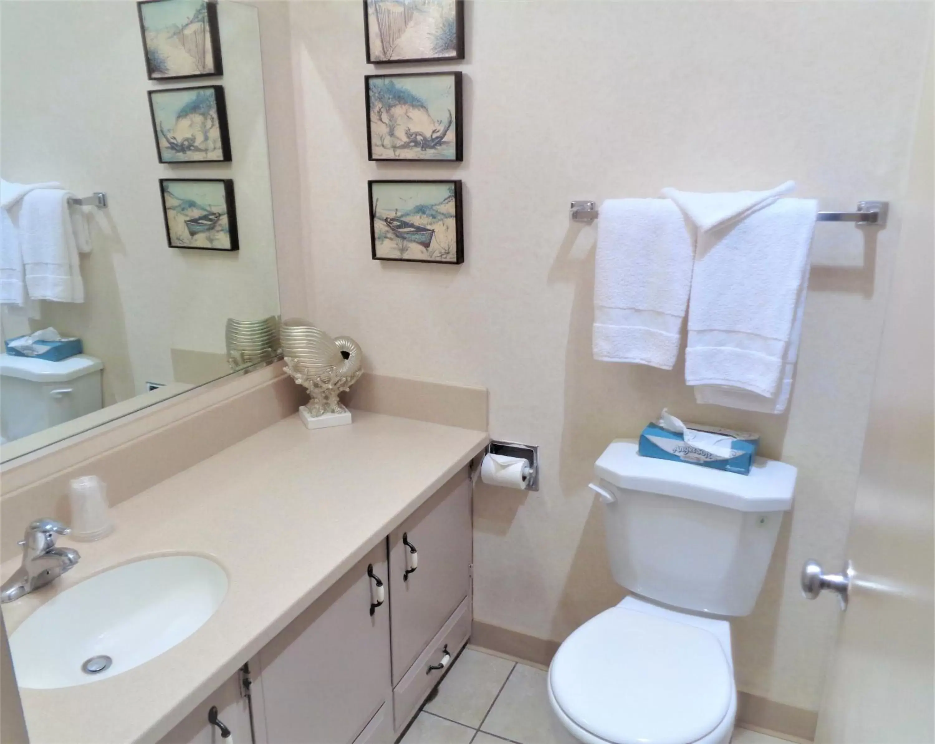 Studio, 1 Queen, Non-View, No Pets - single occupancy in The Polynesian Resort Studio, 1 Queen, Non-View, No Pets - single occupancy in The Polynesian Resort