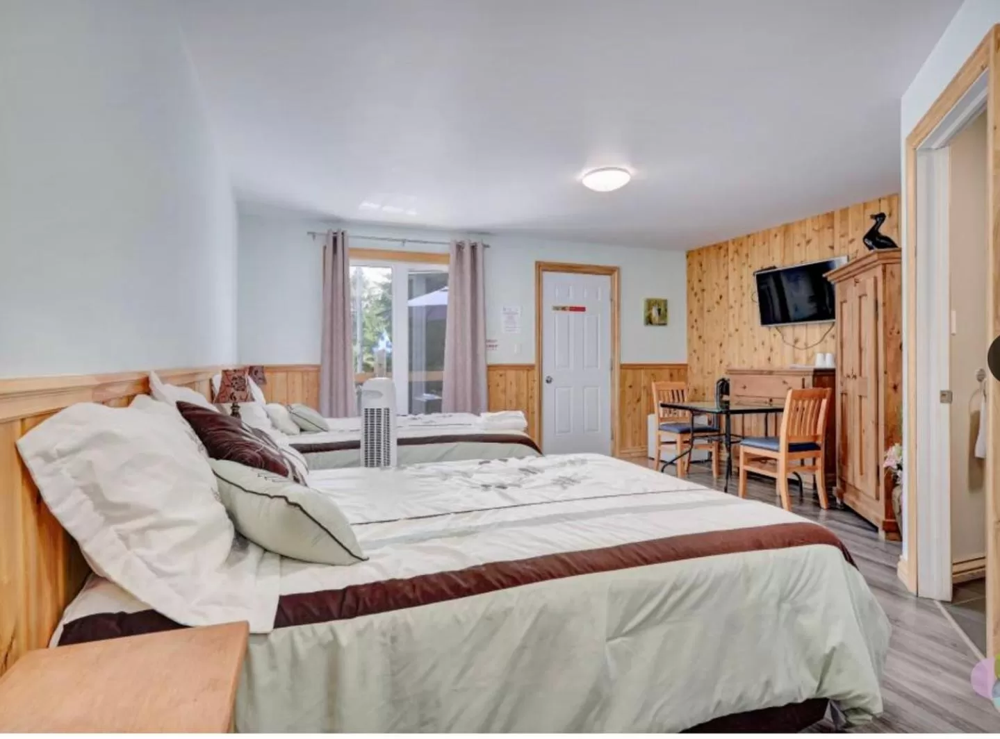 Spring, Bed in Hébergement chez le D