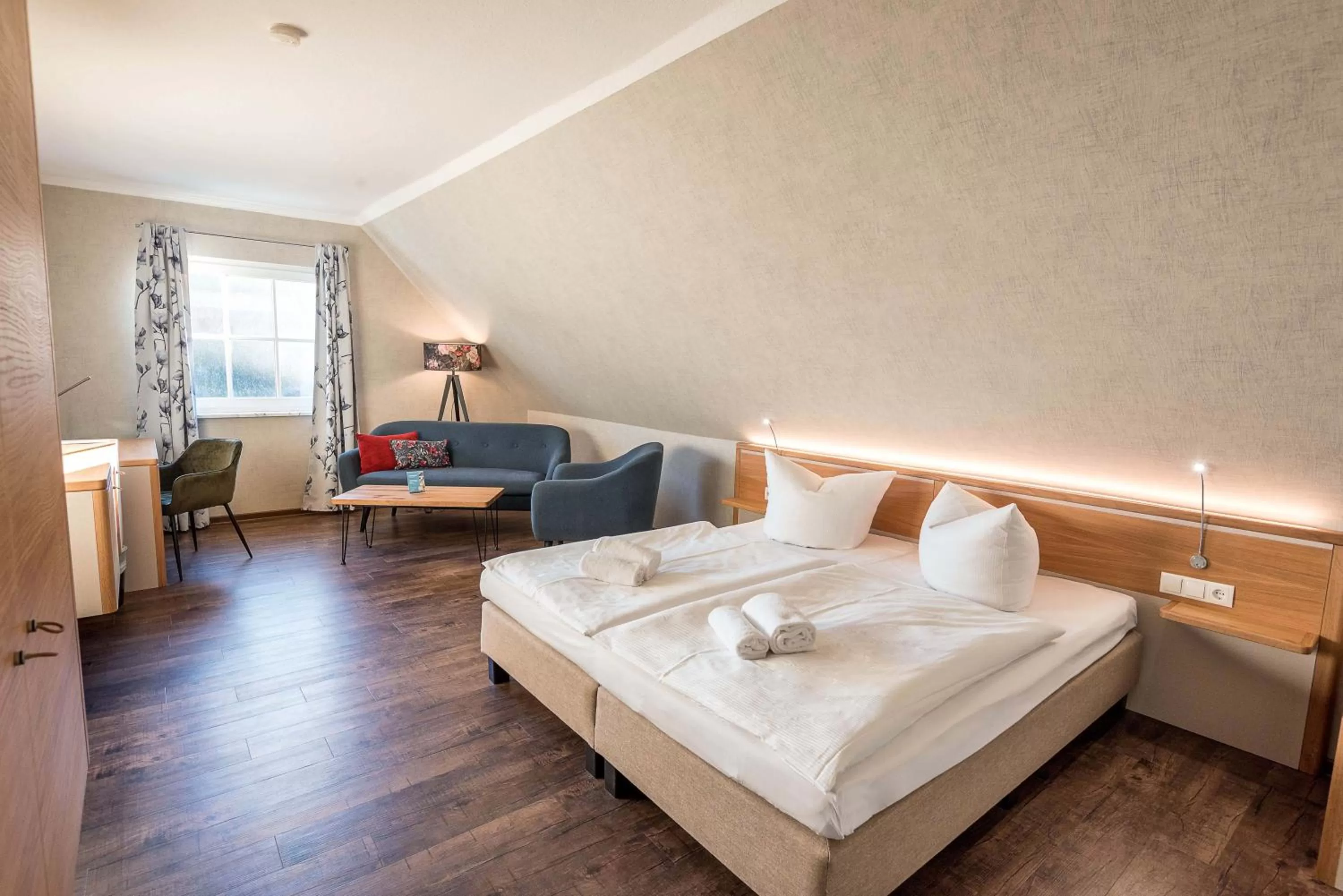 Photo of the whole room, Bed in Landhotel Kastanienallee Putbus