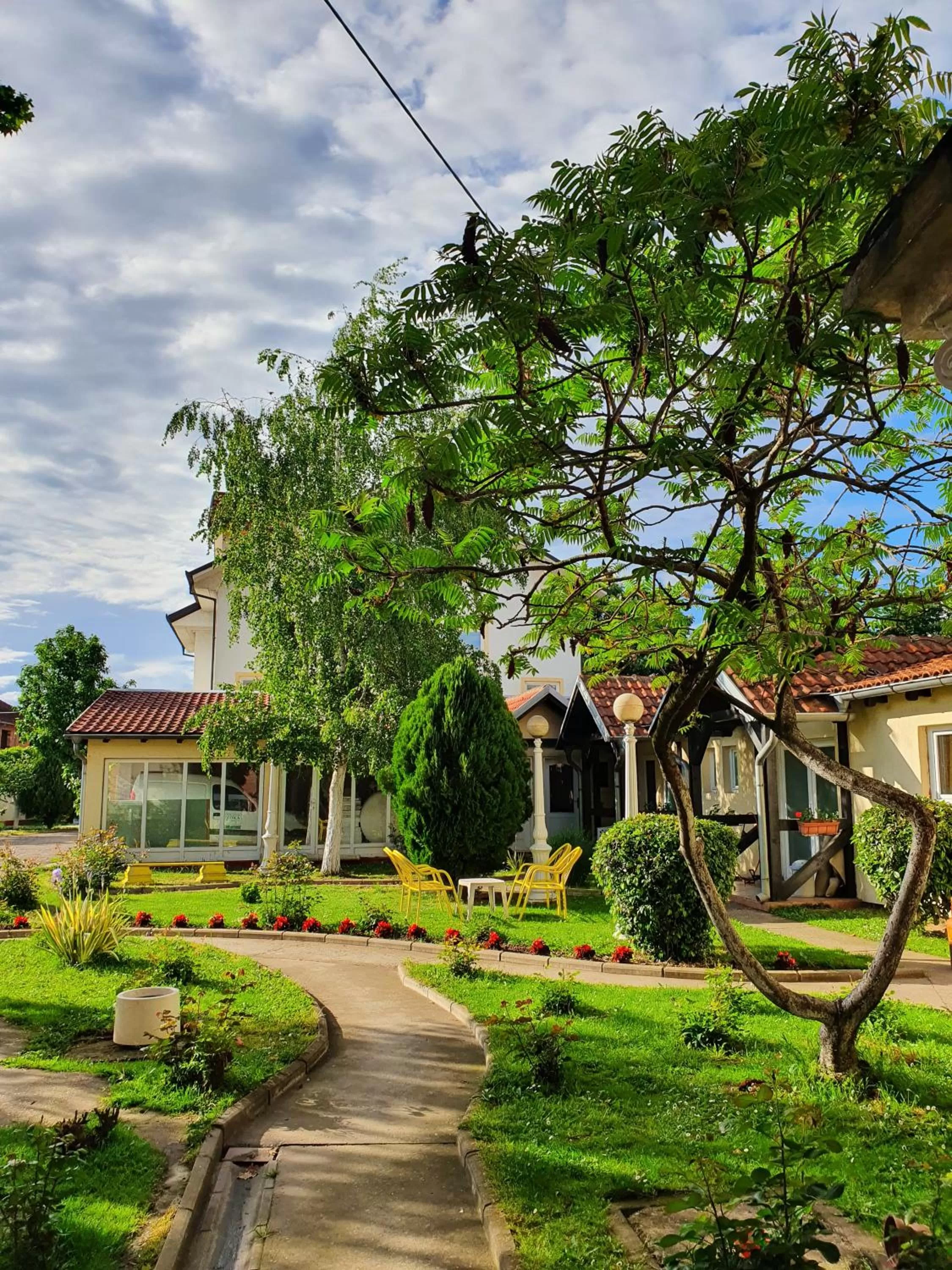 Property building in Motel Zoka