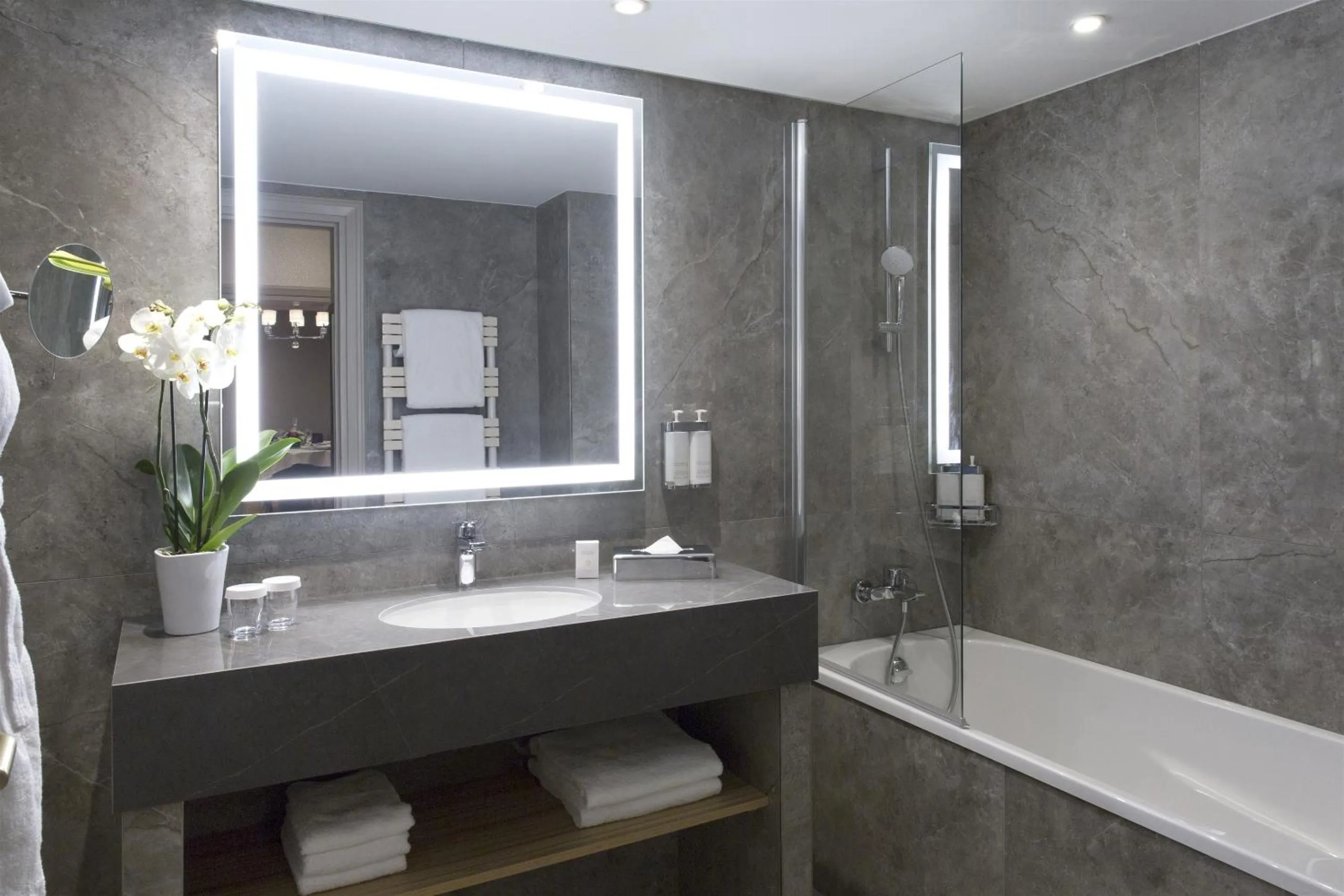 Warwick Reine Astrid - Lyon