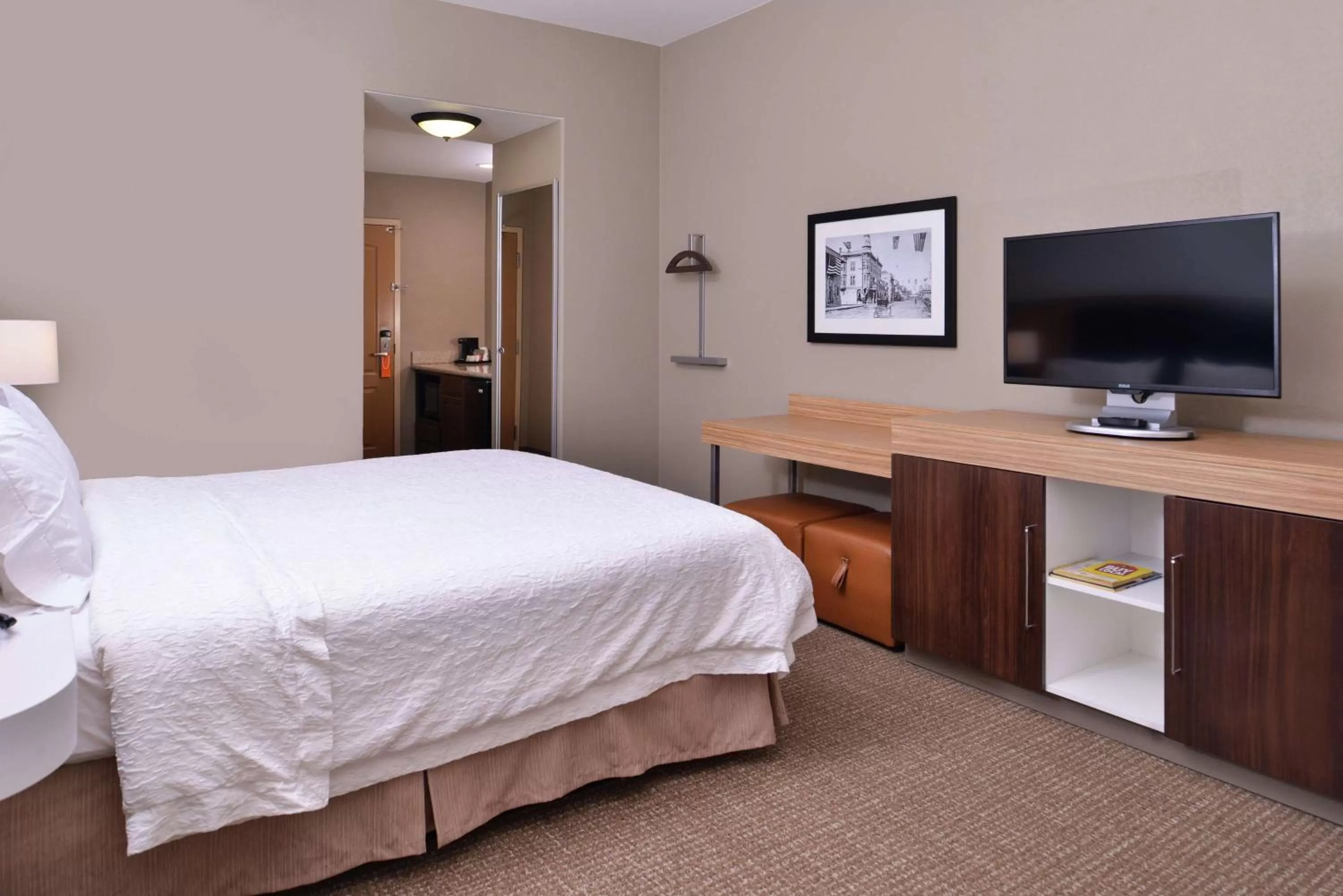 Bedroom, Bed in Hampton Inn & Suites Woodland-Sacramento Area