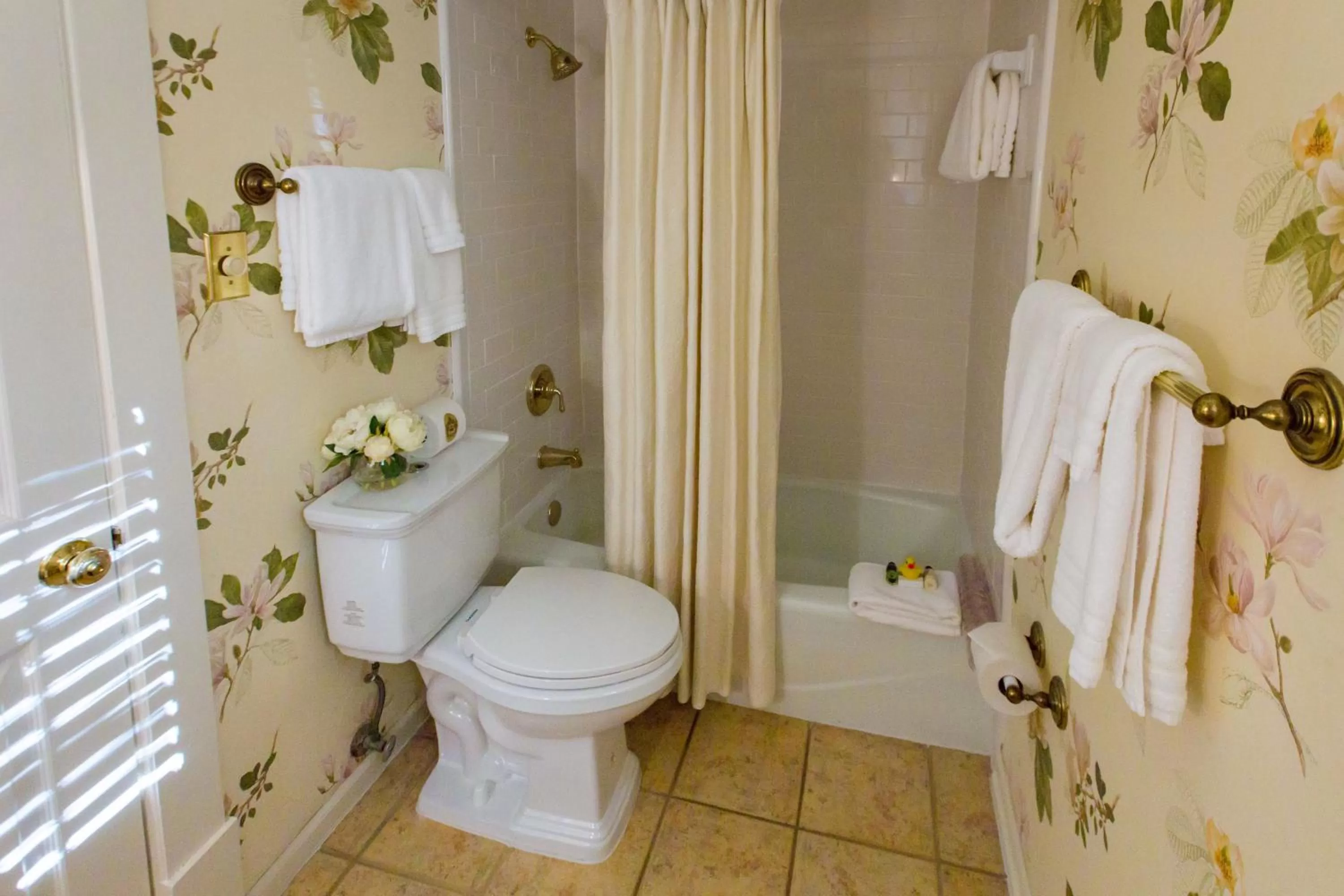 Bathroom in Ballastone Inn