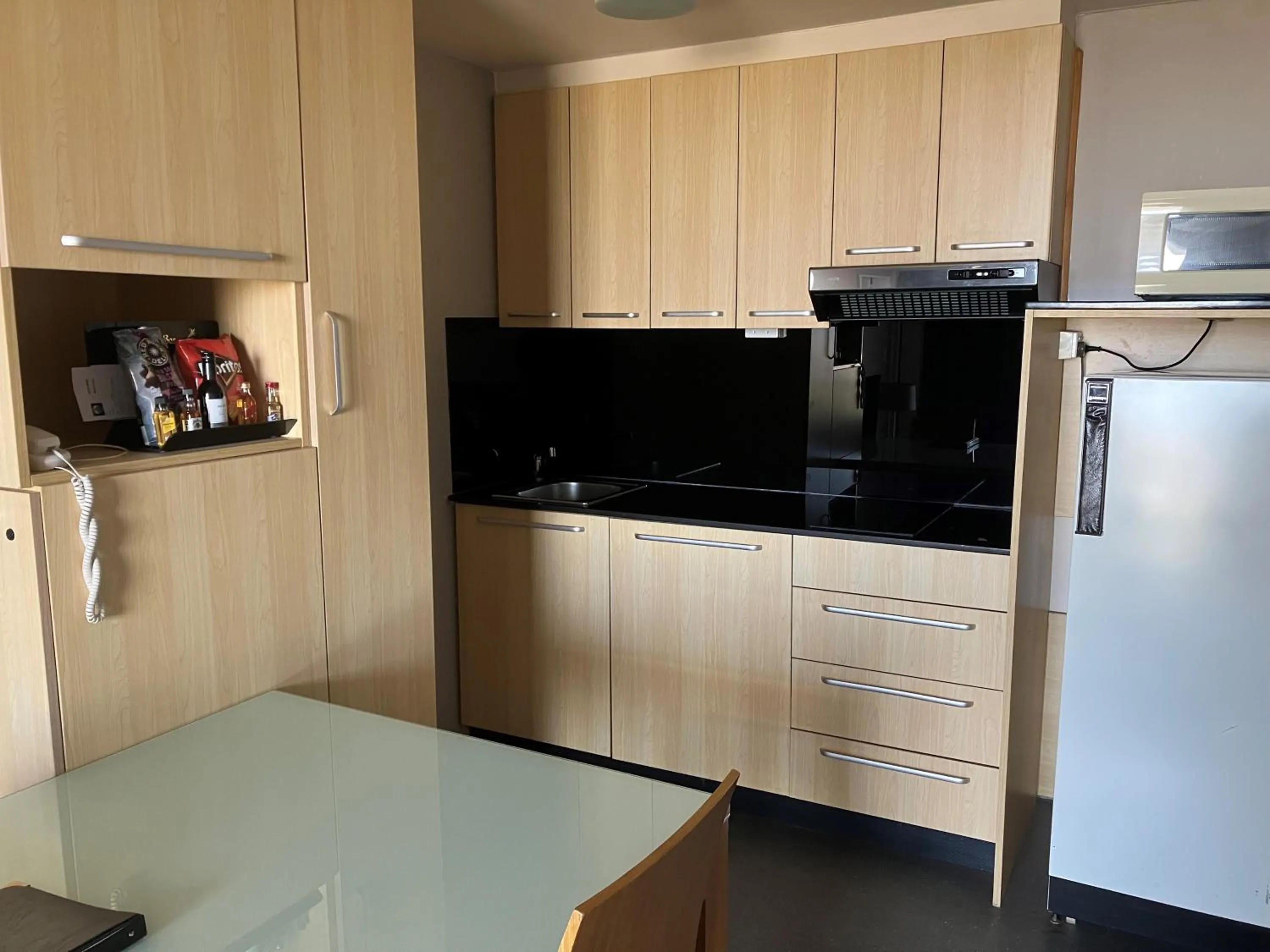 kitchen, Kitchen/Kitchenette in Metro Hotel & Apartments Gladstone
