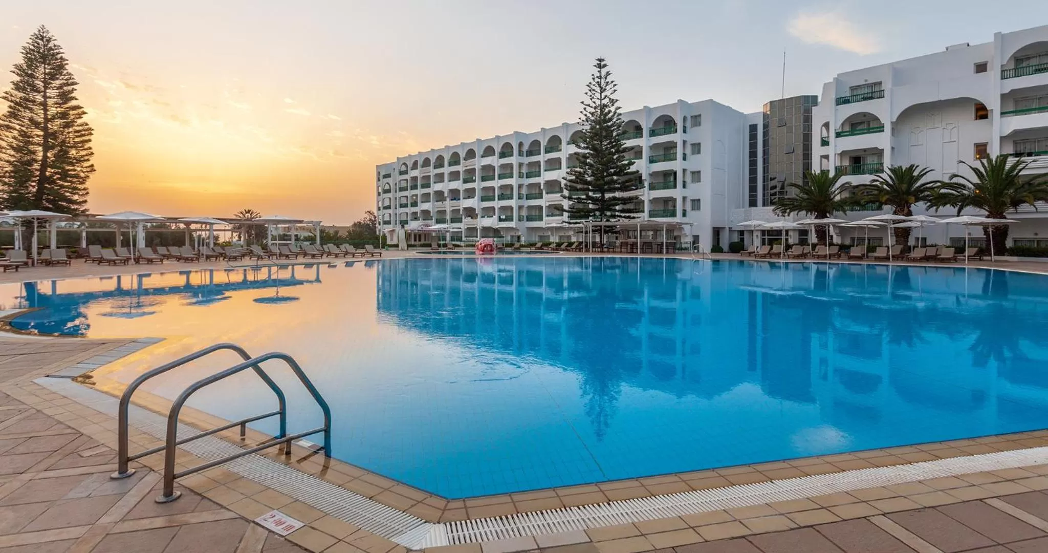 Pool view in El Mouradi Palace- Couple et Famille uniquement