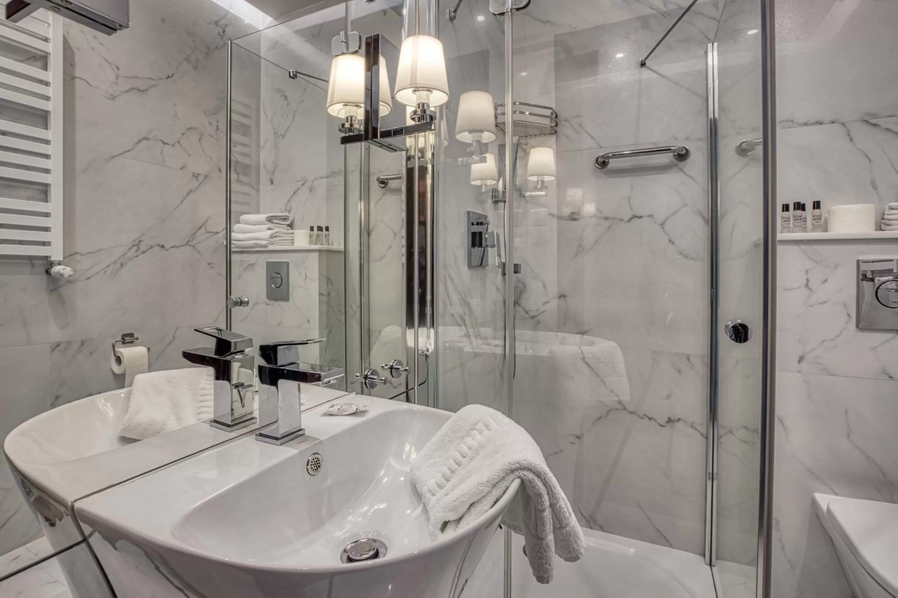 Shower in Hotel Biały Dom