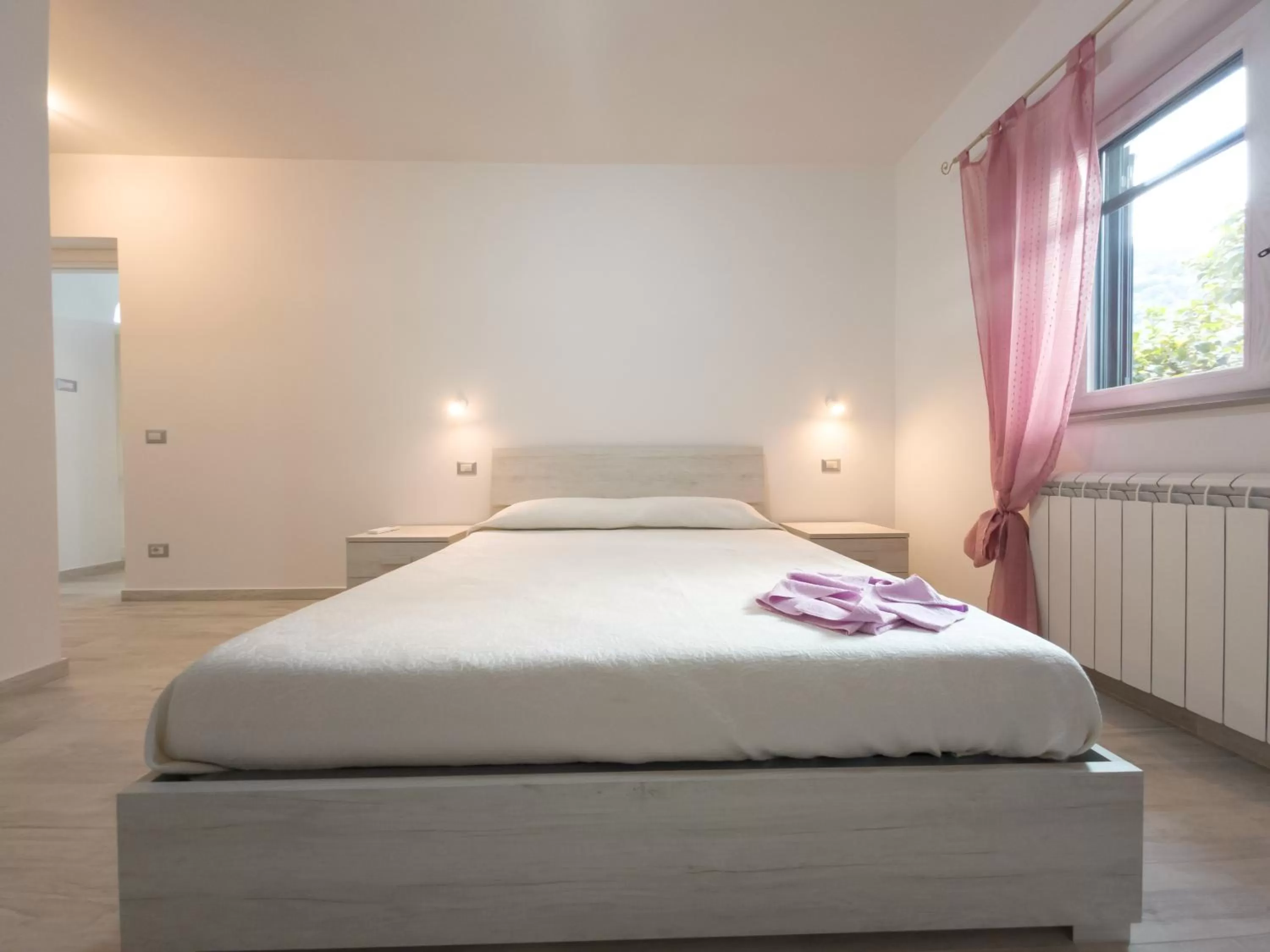 Bed in The smile of the sun