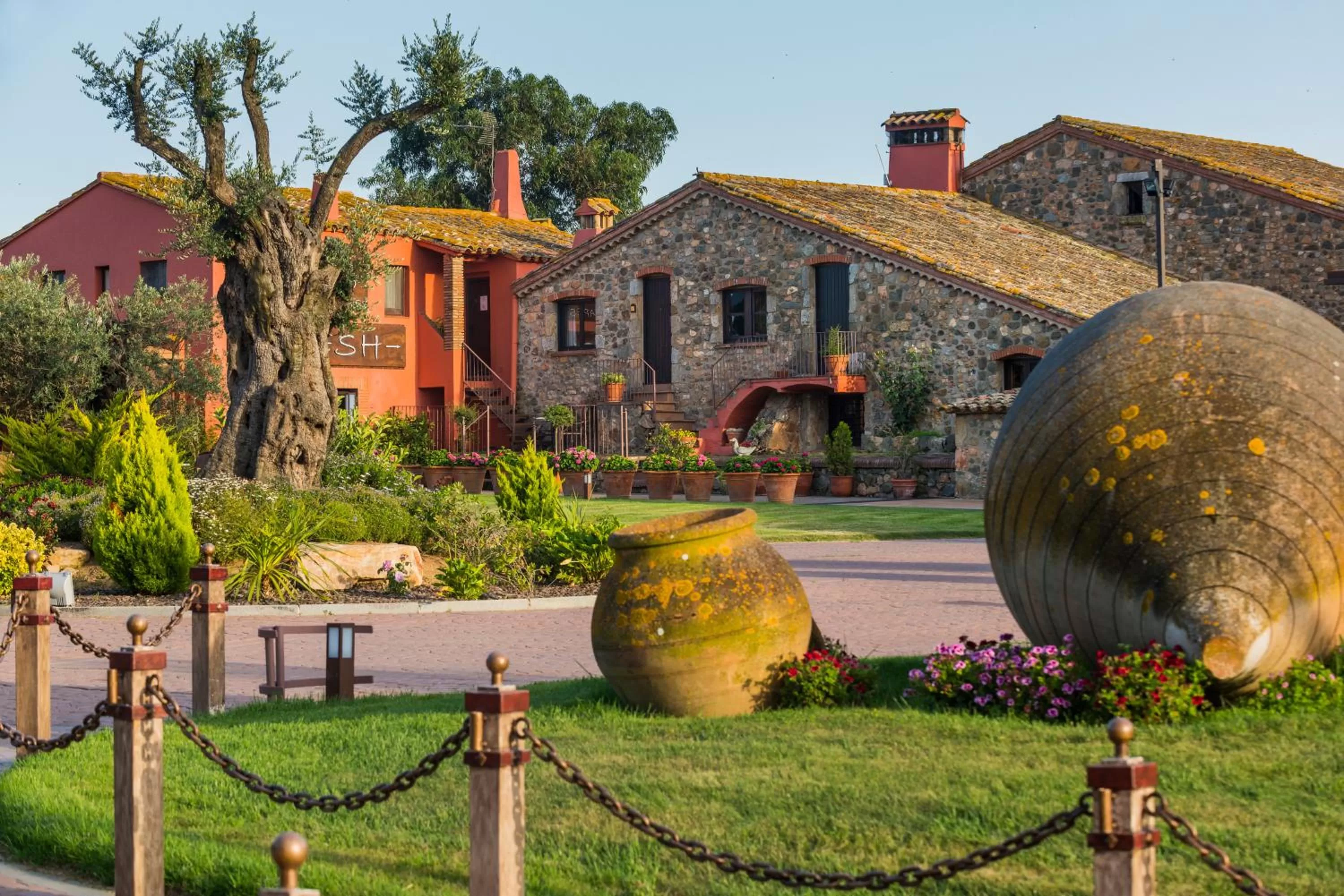 Decorative detail in Mas Tapiolas