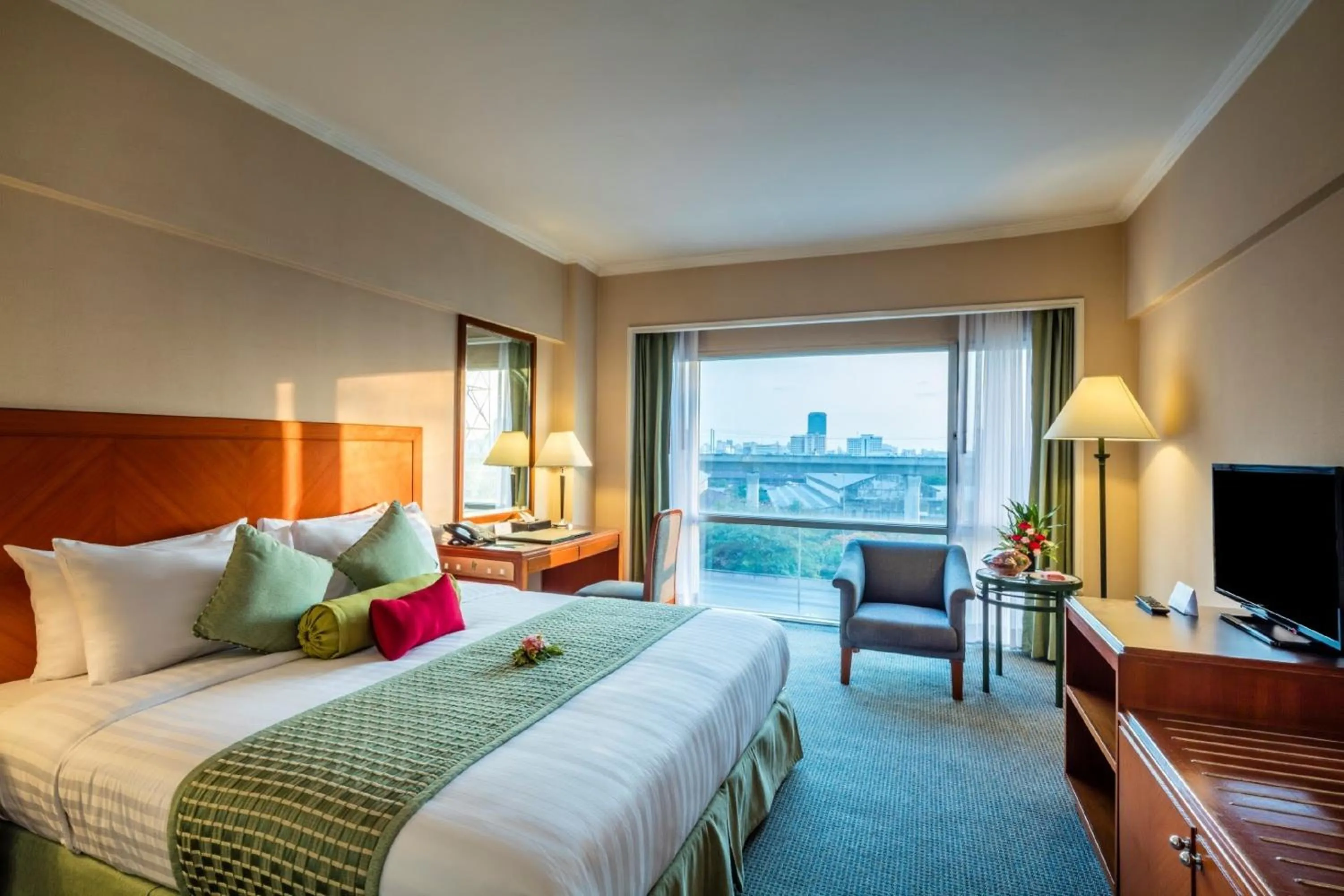 Bedroom, Bed in Bangkok Palace Hotel